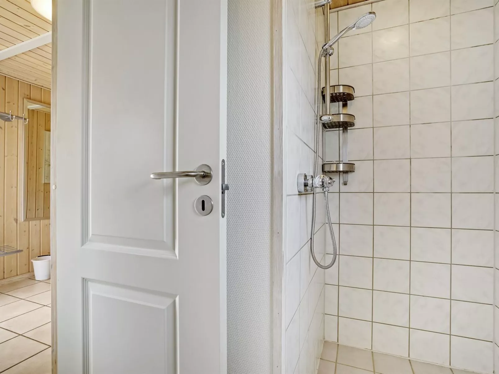 "Munder" - 1.2km to the fjord-Dedans