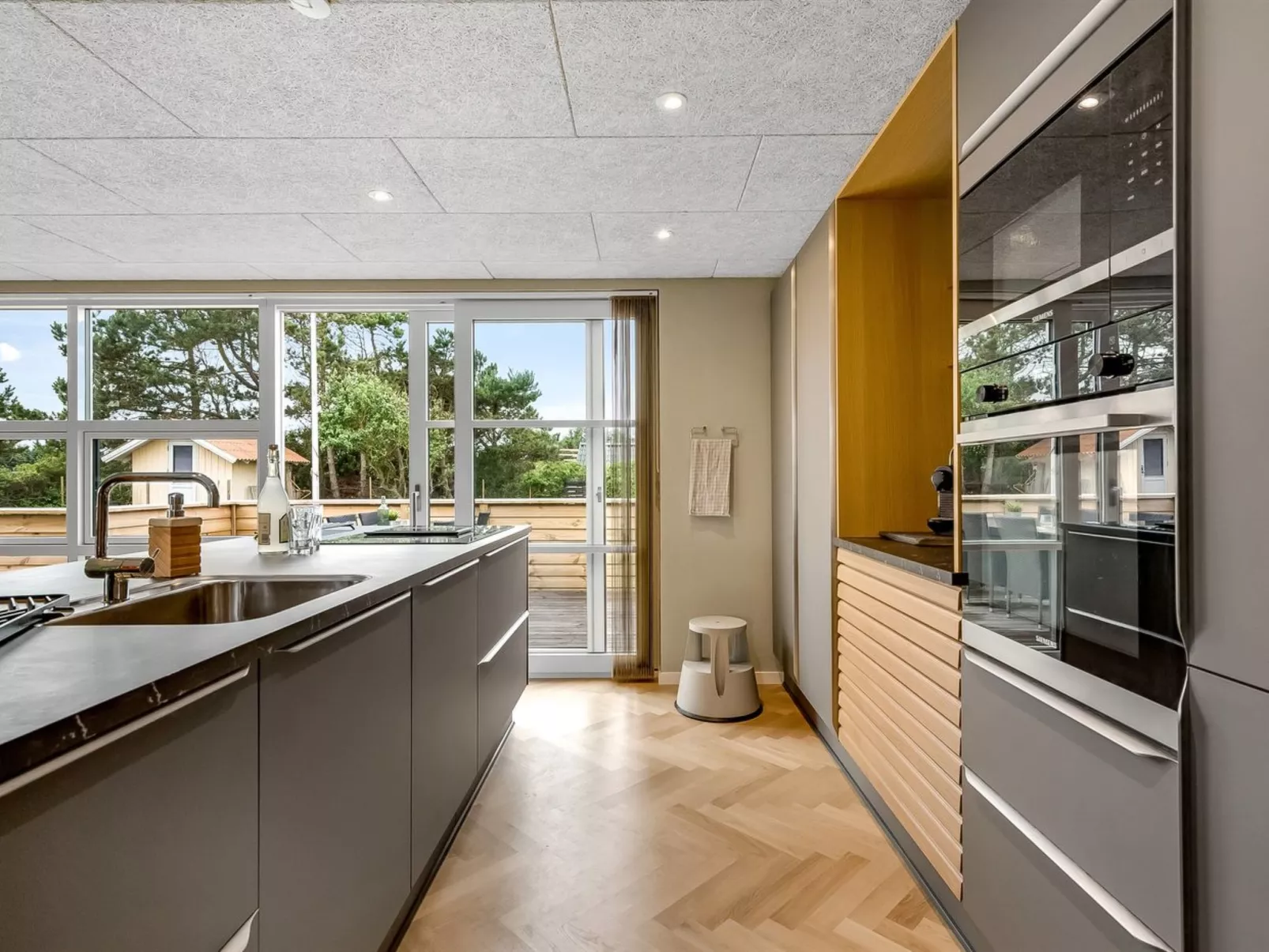 "Thorid" - 800m from the sea-Inside