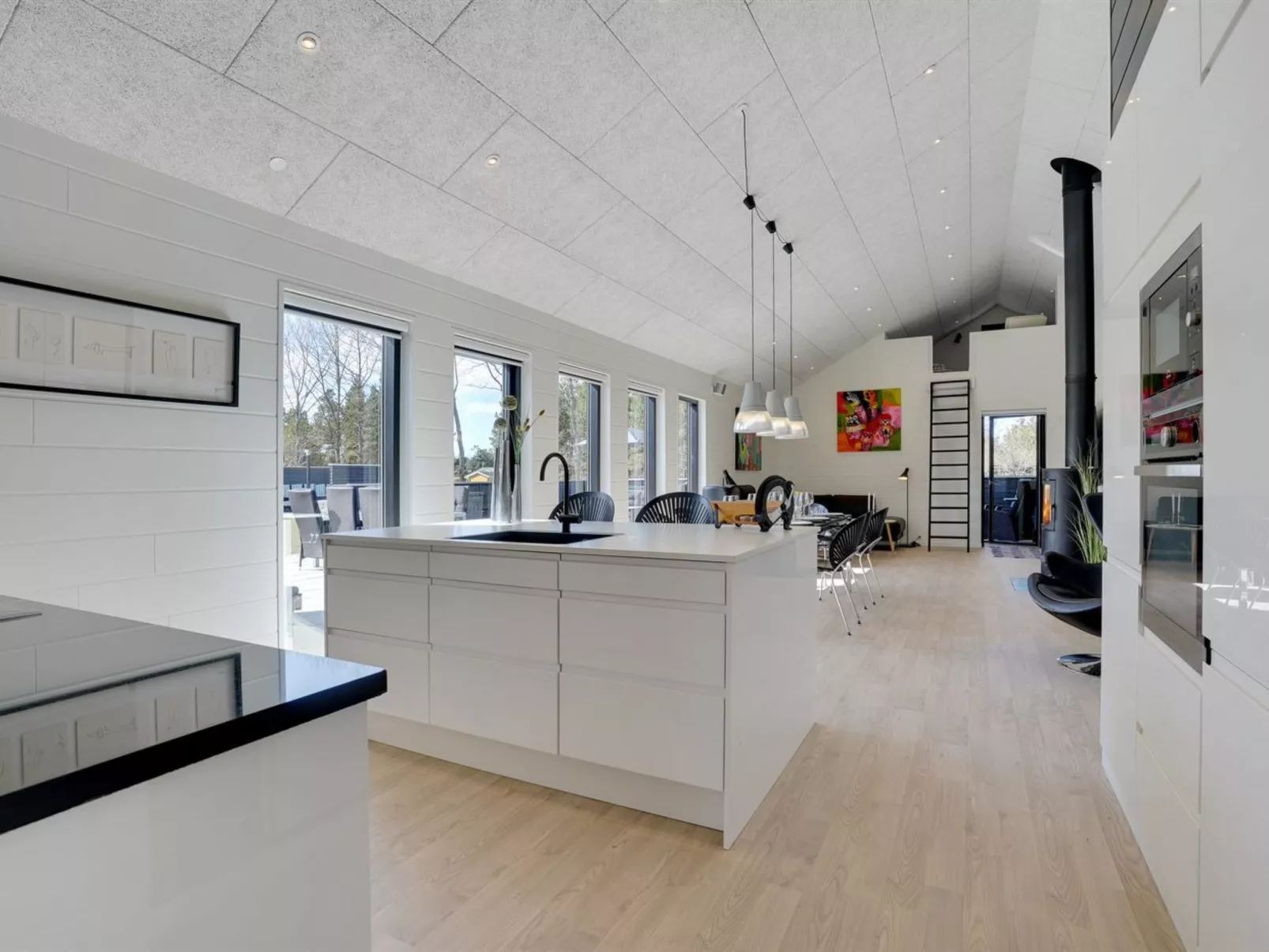 "Henrikke" - 500m to the fjord-Dedans