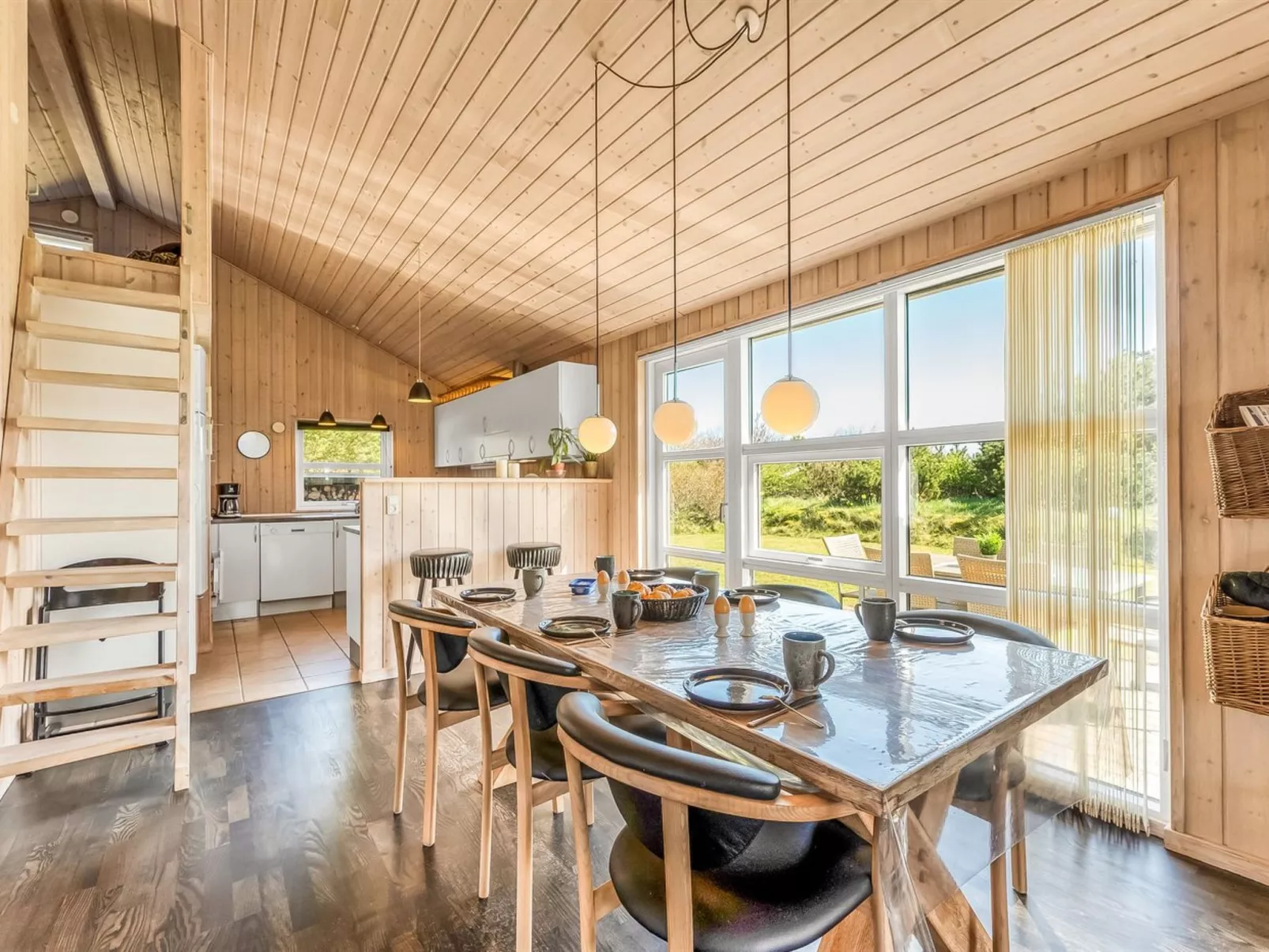 "Rekke" - 300m to the fjord-Dedans