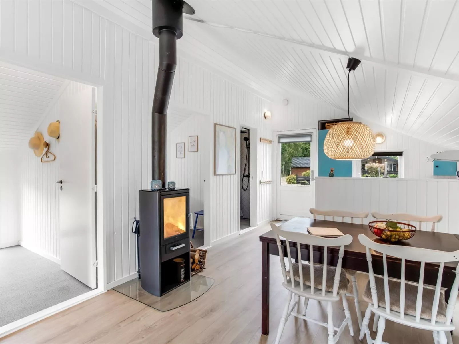 "Frender" - 800m to the fjord-Dedans