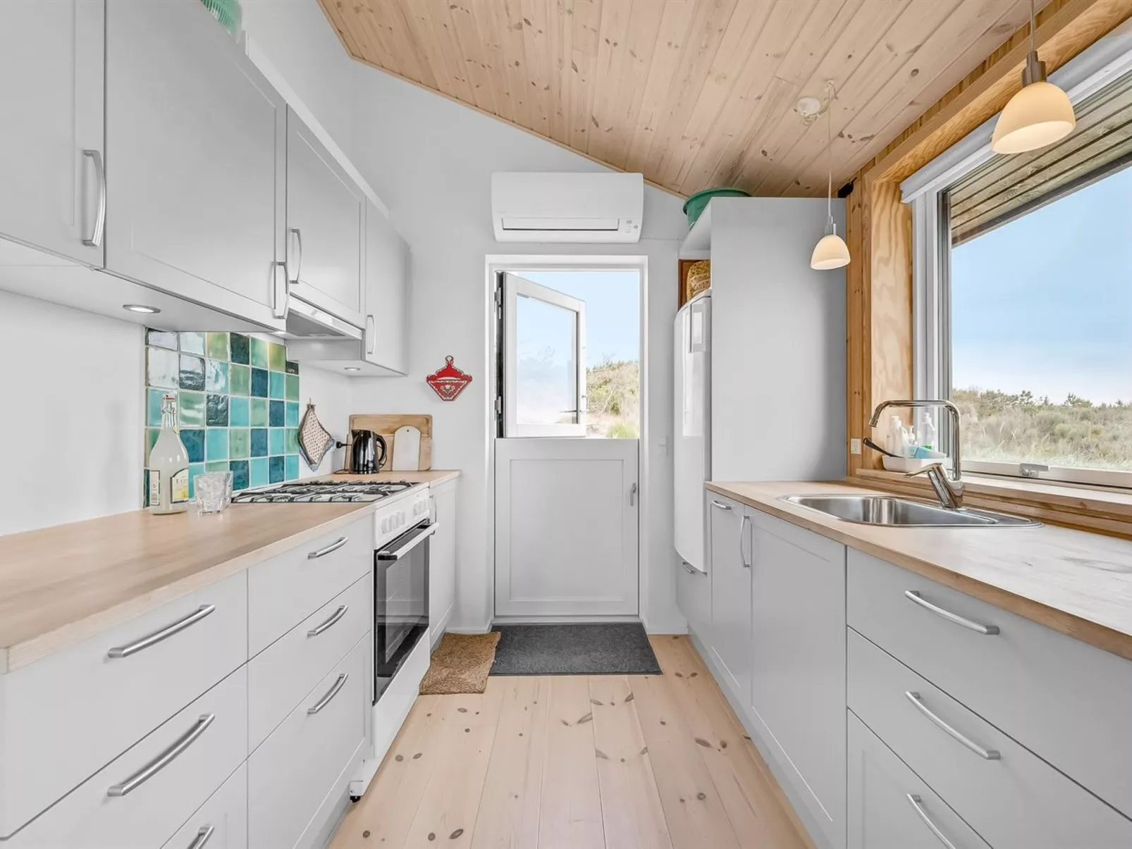 "Apolina" -  from the sea-Drinnen