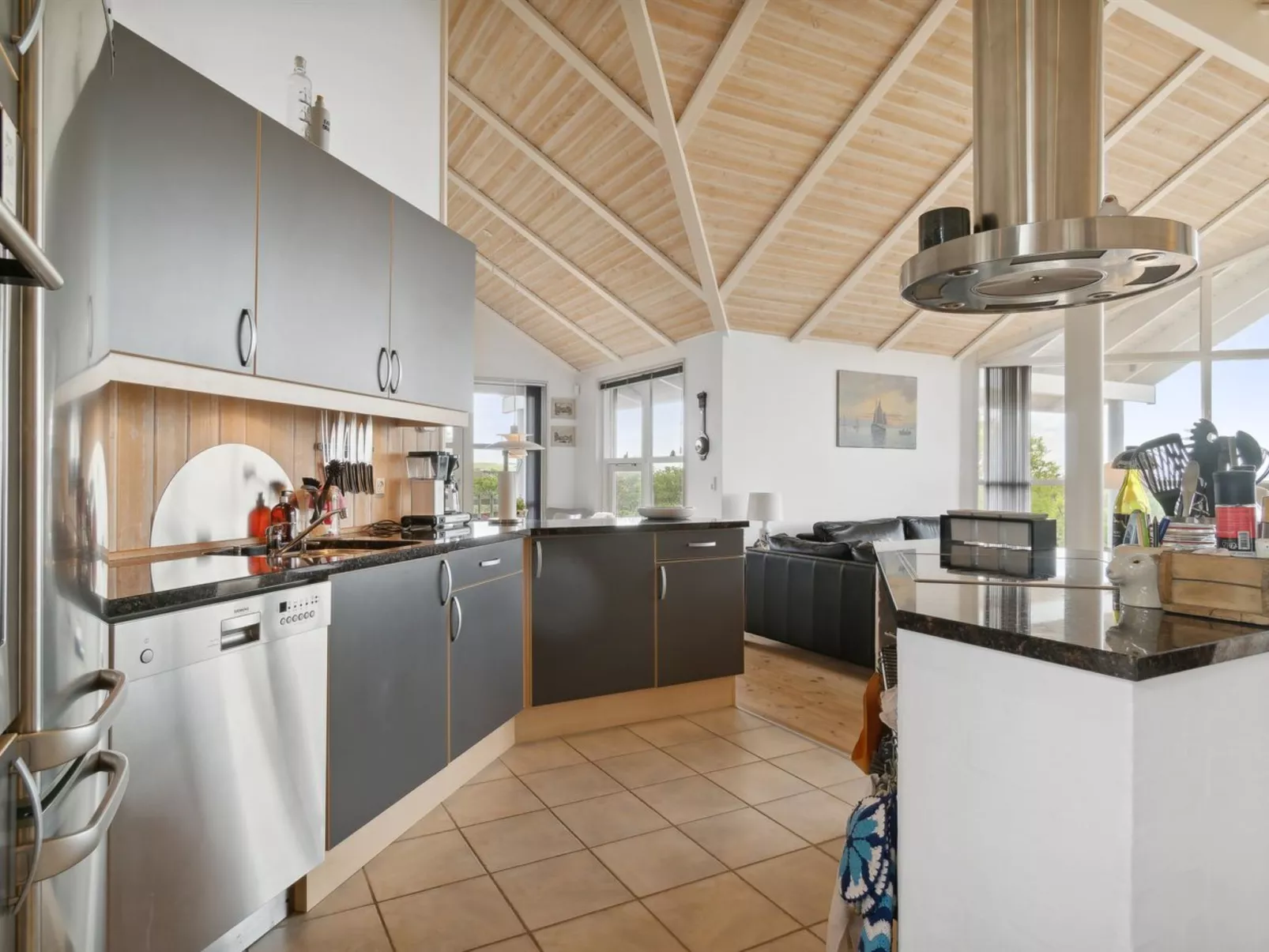 "Elspeth" - 25m from the sea-Inside