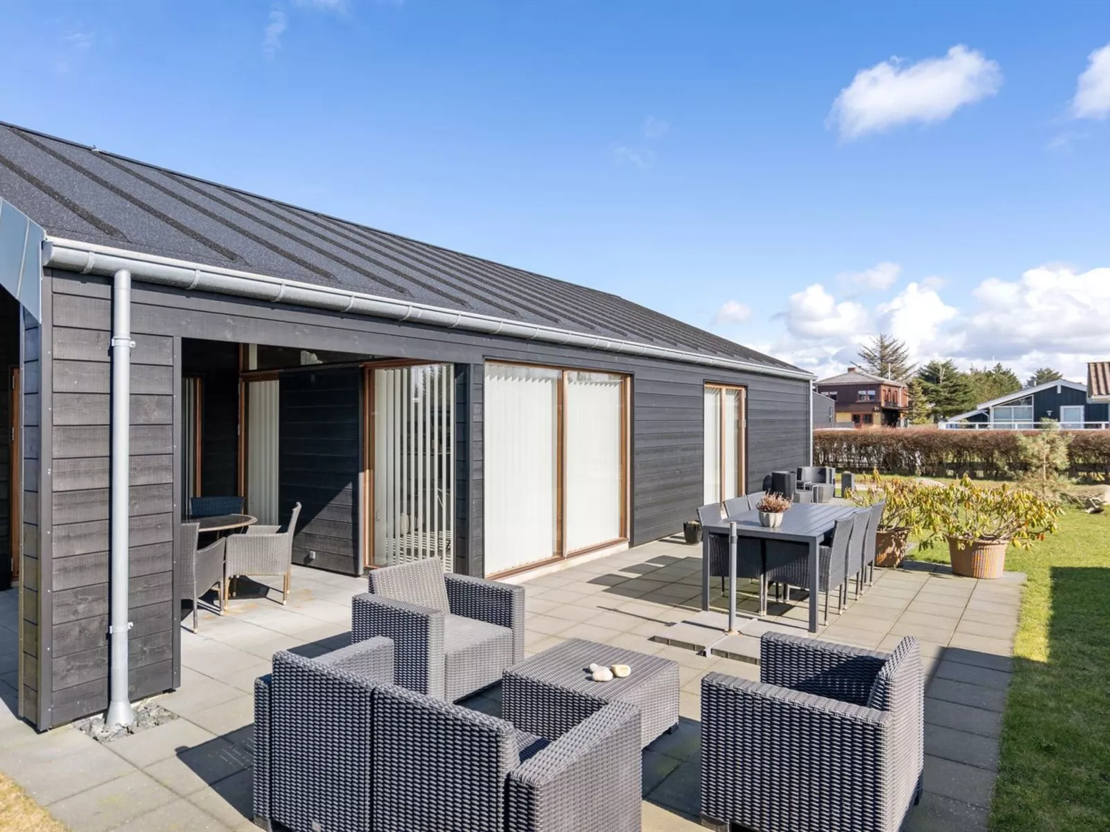 "Aaran" - 700m from the sea-Outside