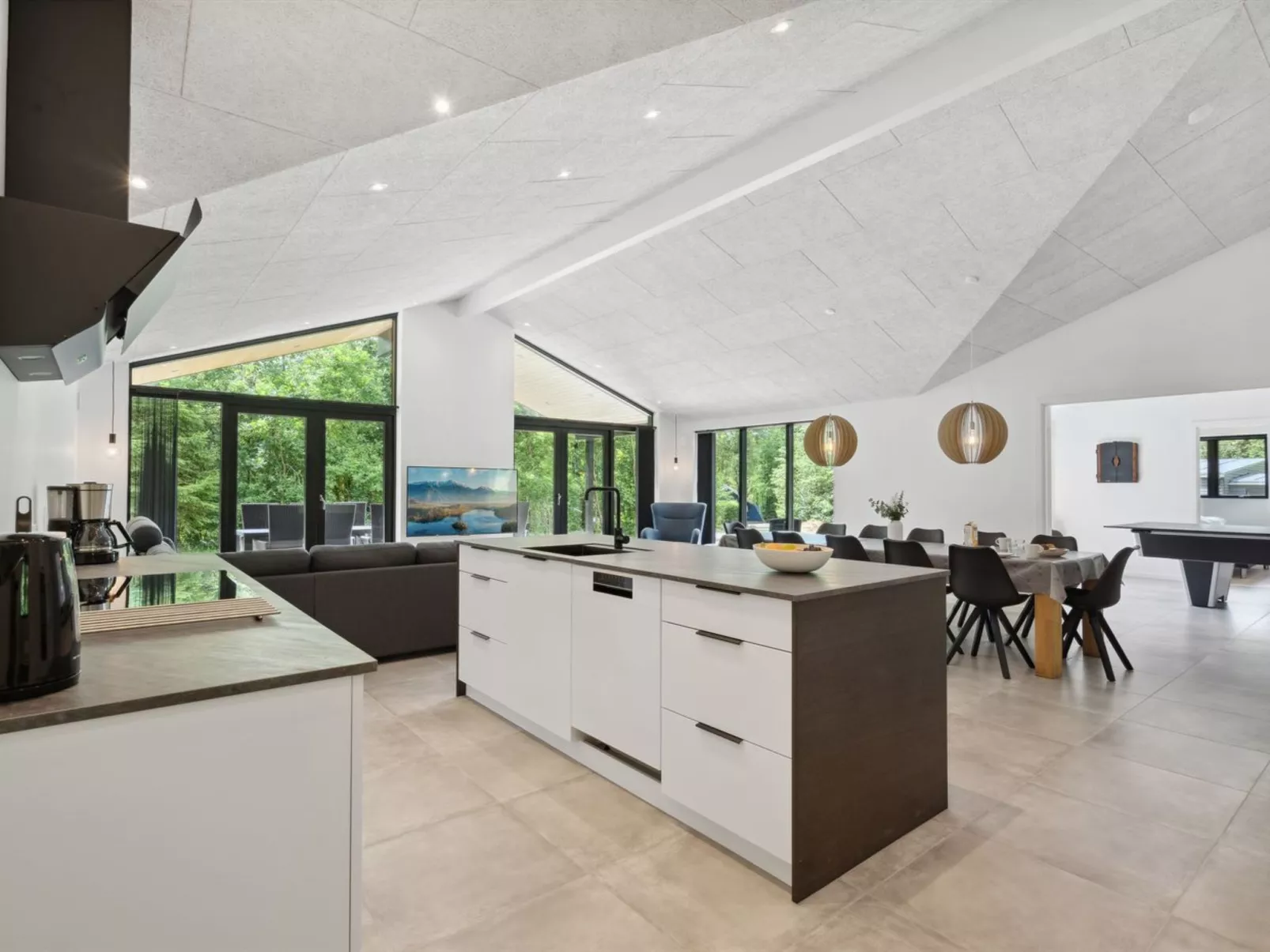 "Robert" - 30km from the sea-Inside