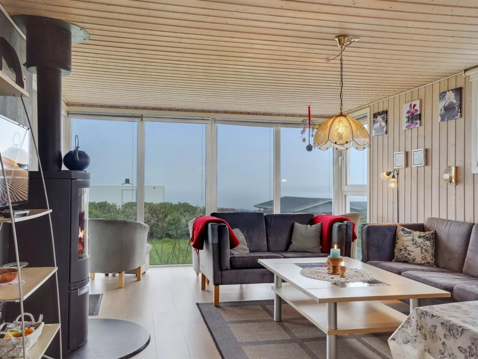 "Ormar" - 100m to the fjord-Drinnen