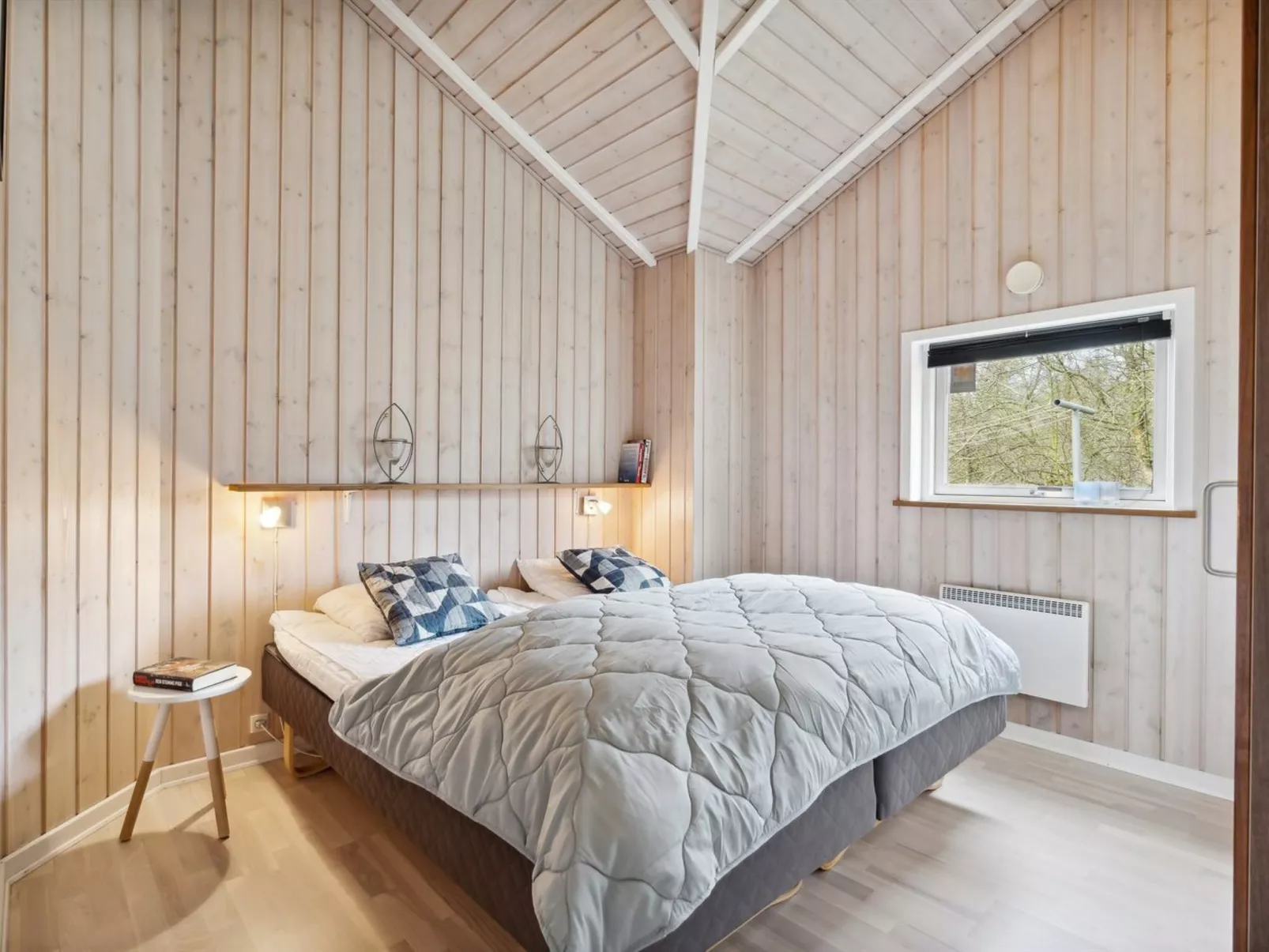 "Elif" - 30km from the sea-Drinnen