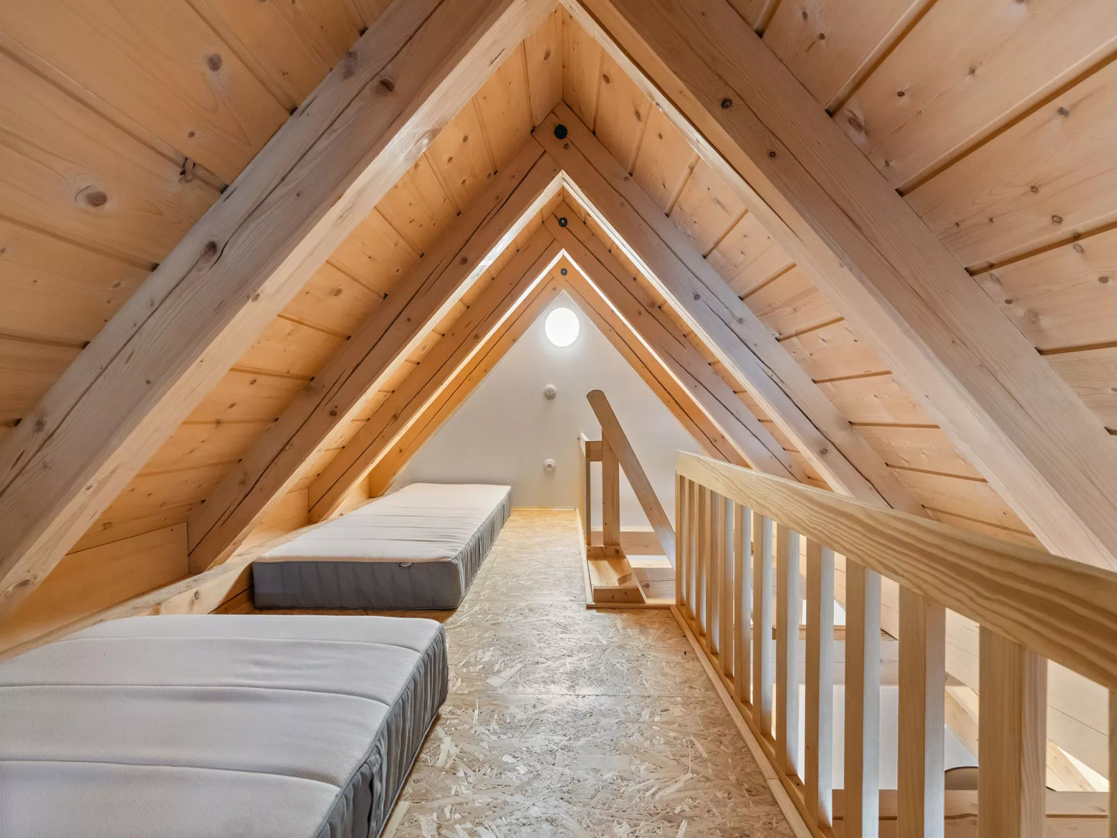 Roubenka Maleč-Inside