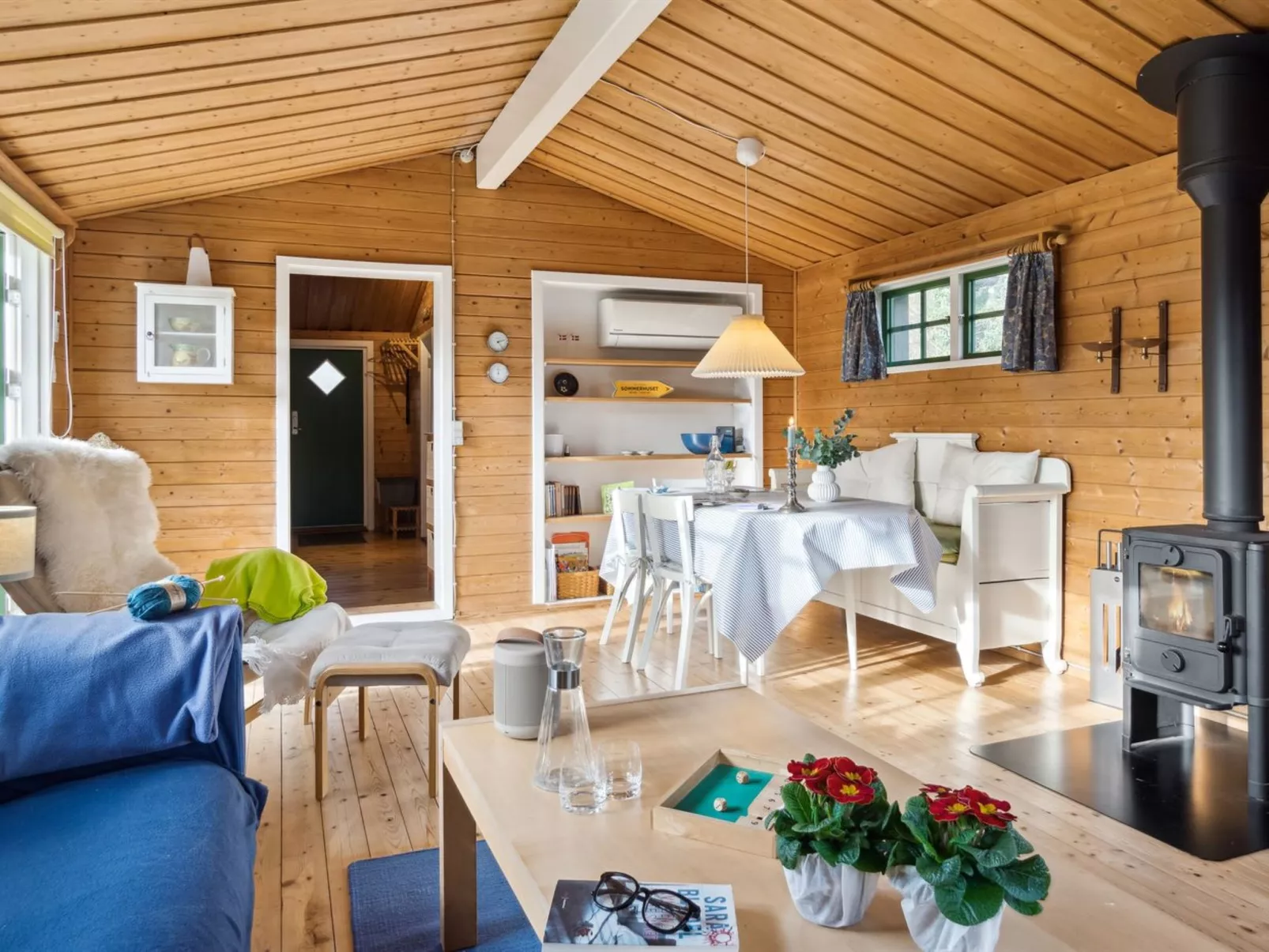 "Bonde" - 800m to the fjord-Inside