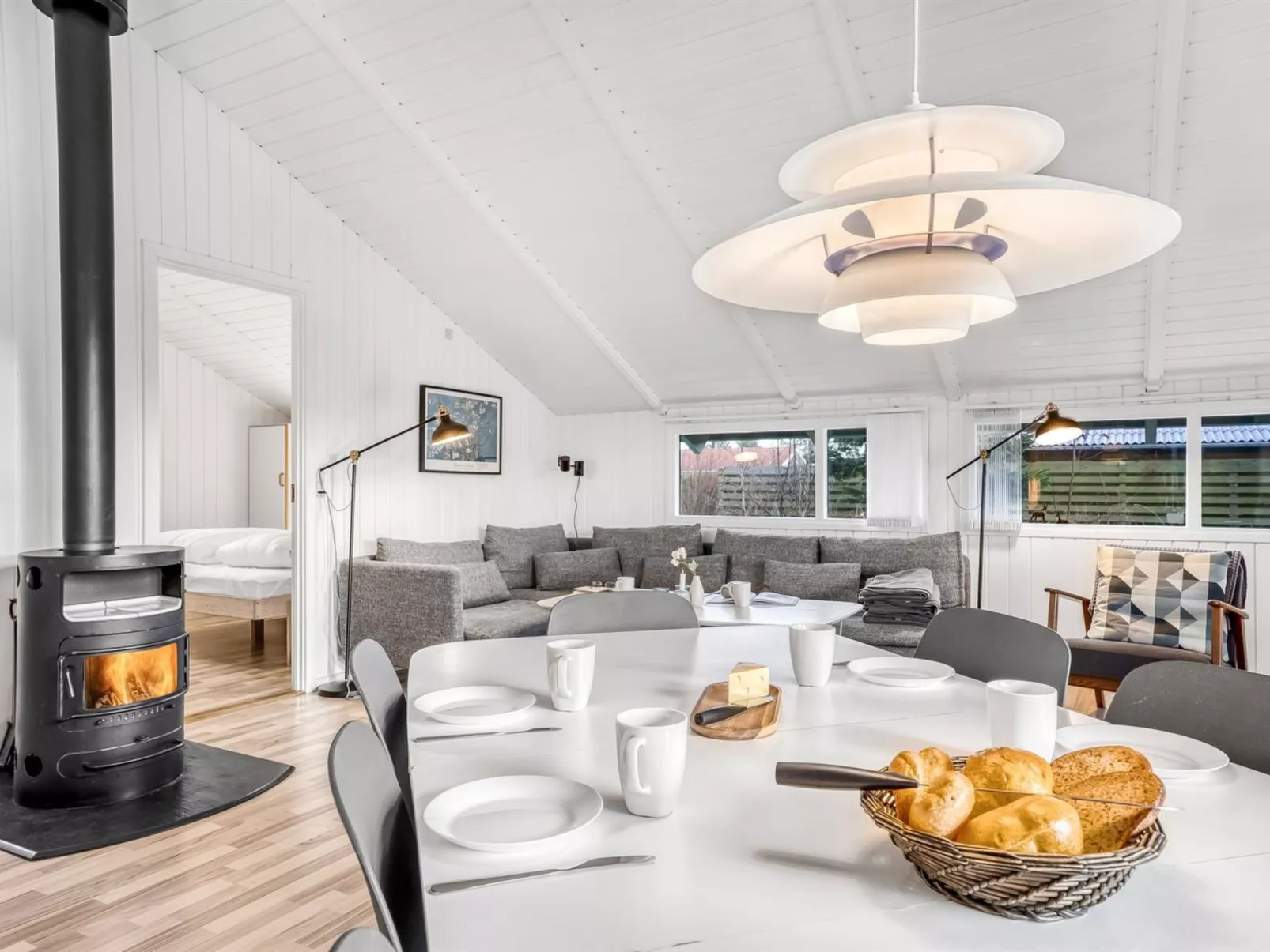 "Bjart" - 1.5km from the sea-Dedans