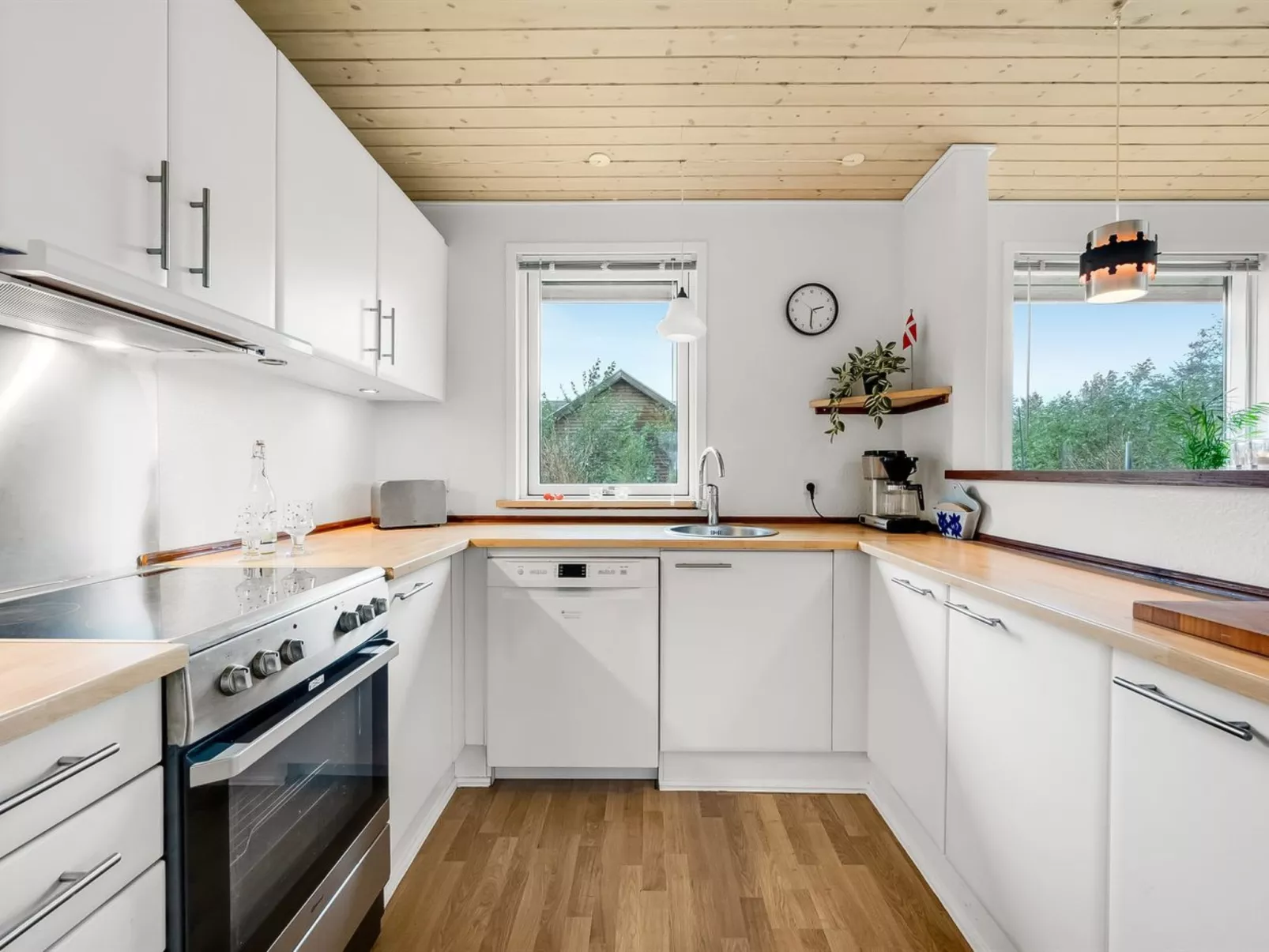 "Ensio" - 300m to the fjord-Inside