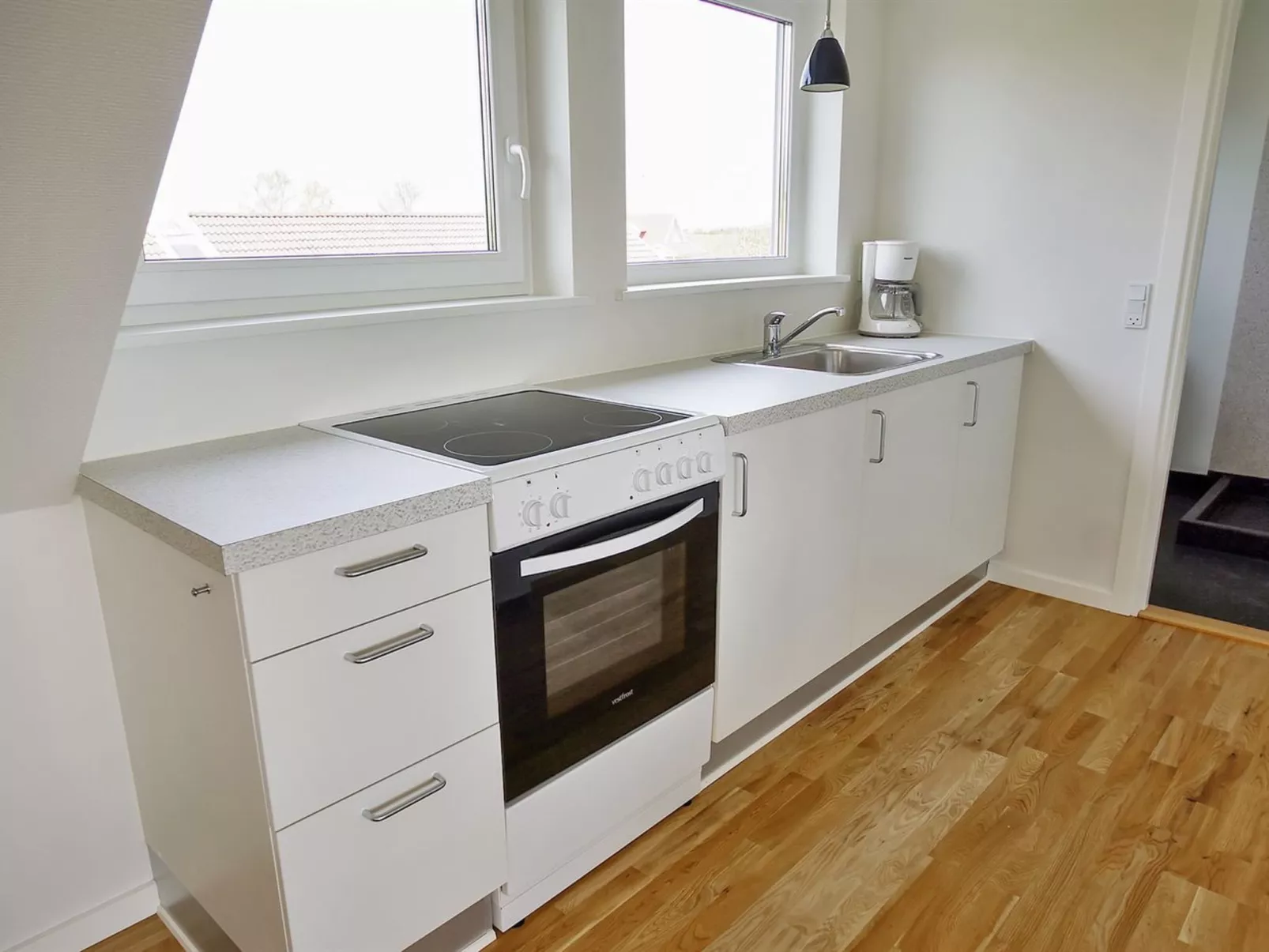 "Mirja" - 50m to the fjord-Drinnen