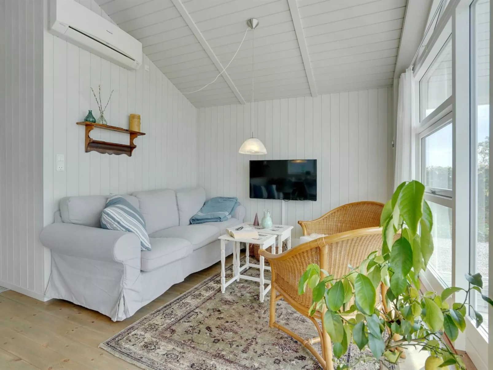 "Liutulf" - 40m from the sea-Inside