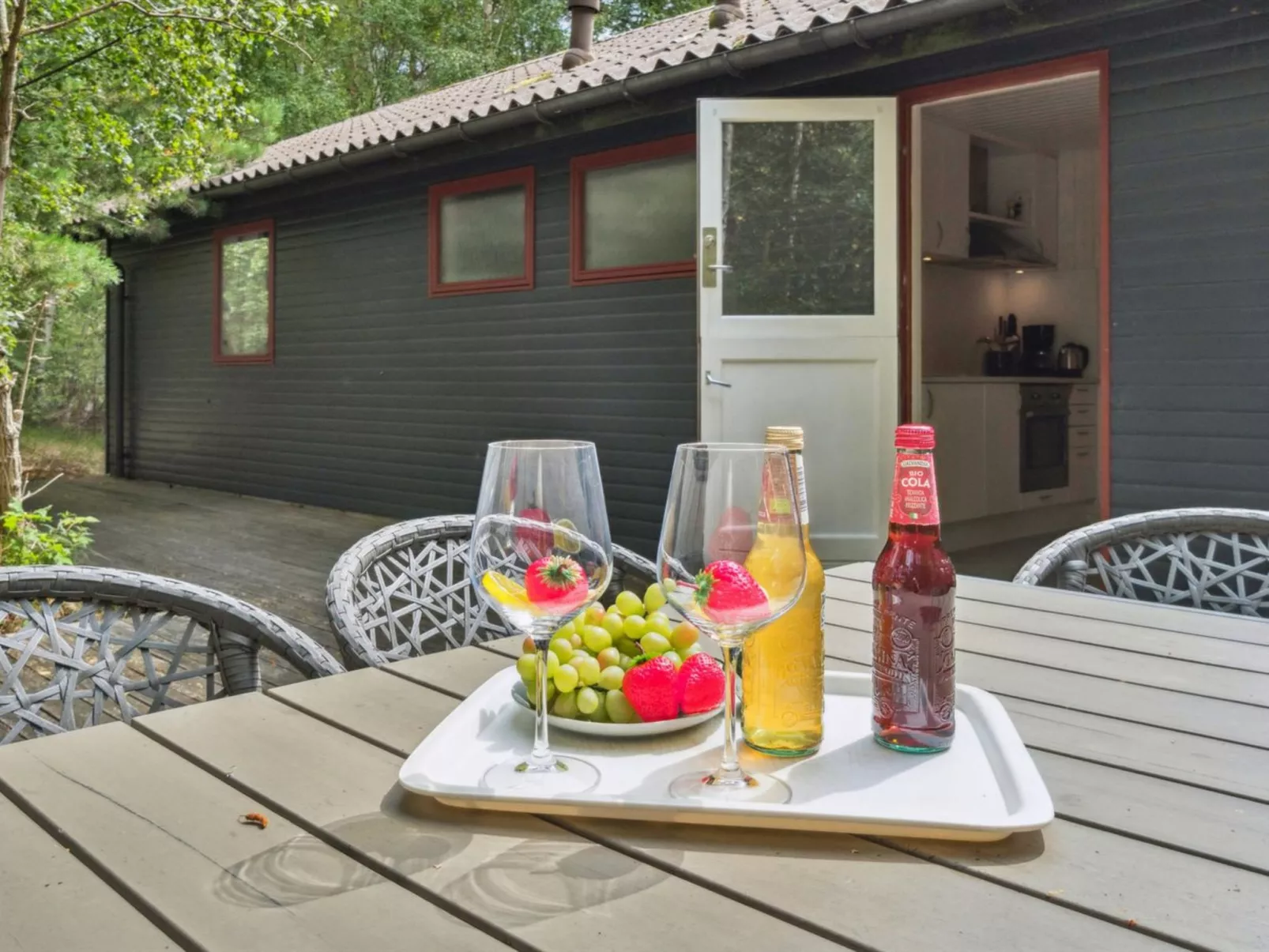 "Clementine" - 1.2km from the sea-Outside