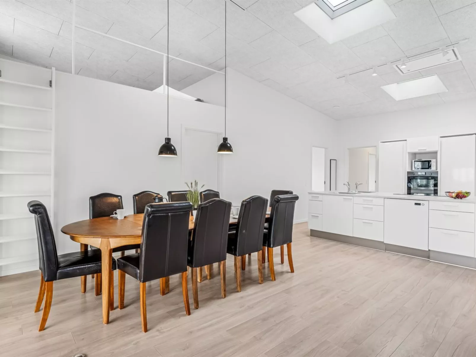 "Clarabelle" - 1.2km from the sea-Inside