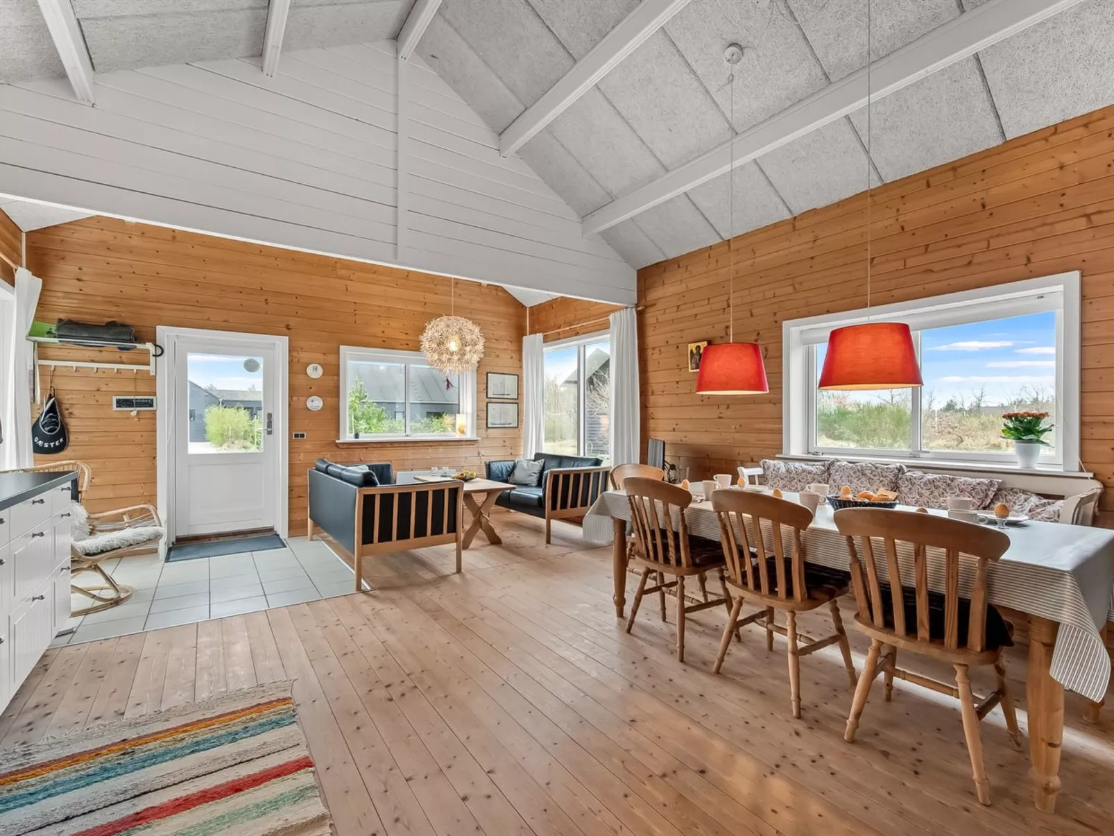 "Oddger" - 250m to the fjord-Drinnen