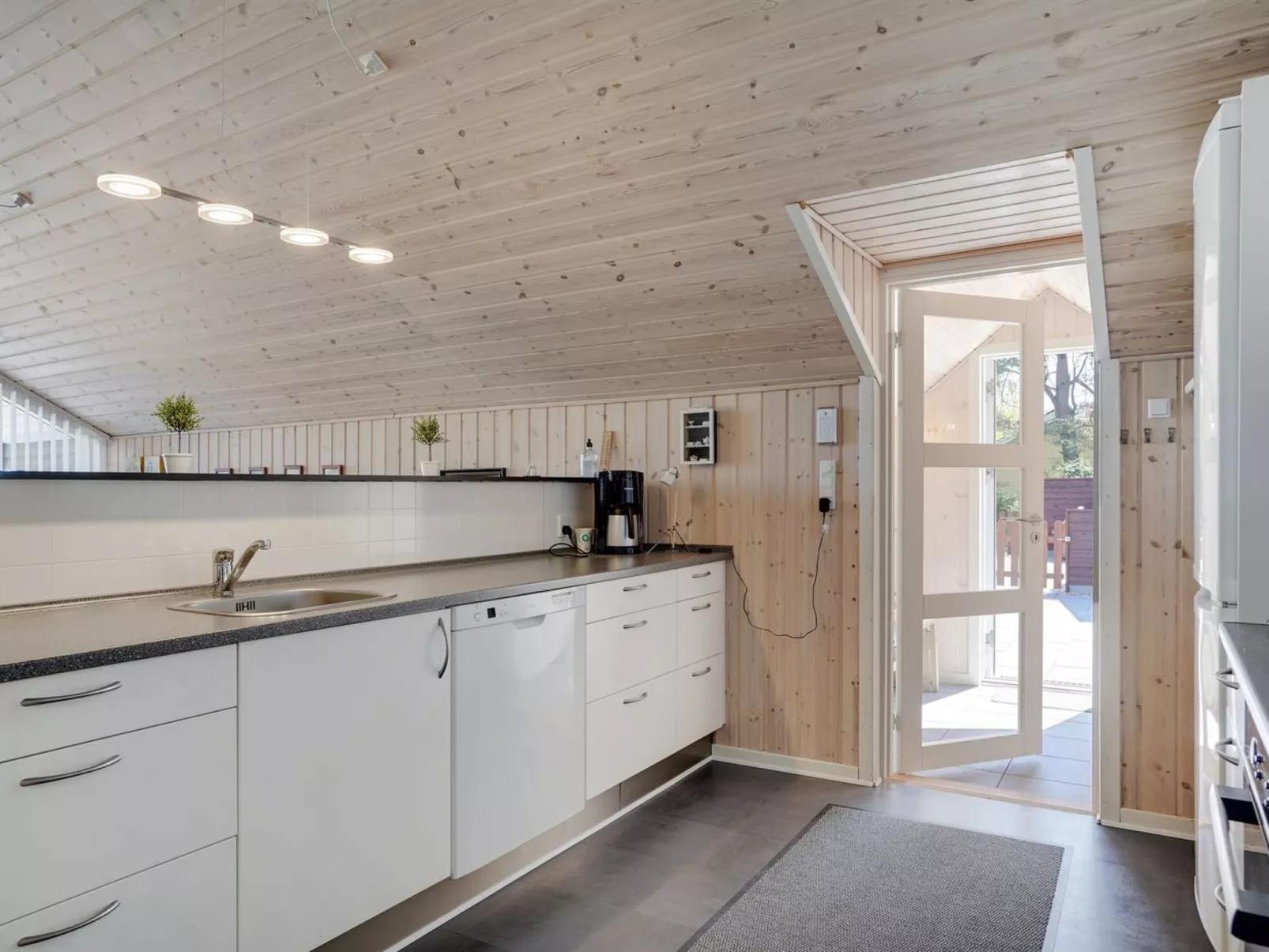 "Saila" - 500m to the fjord-Inside