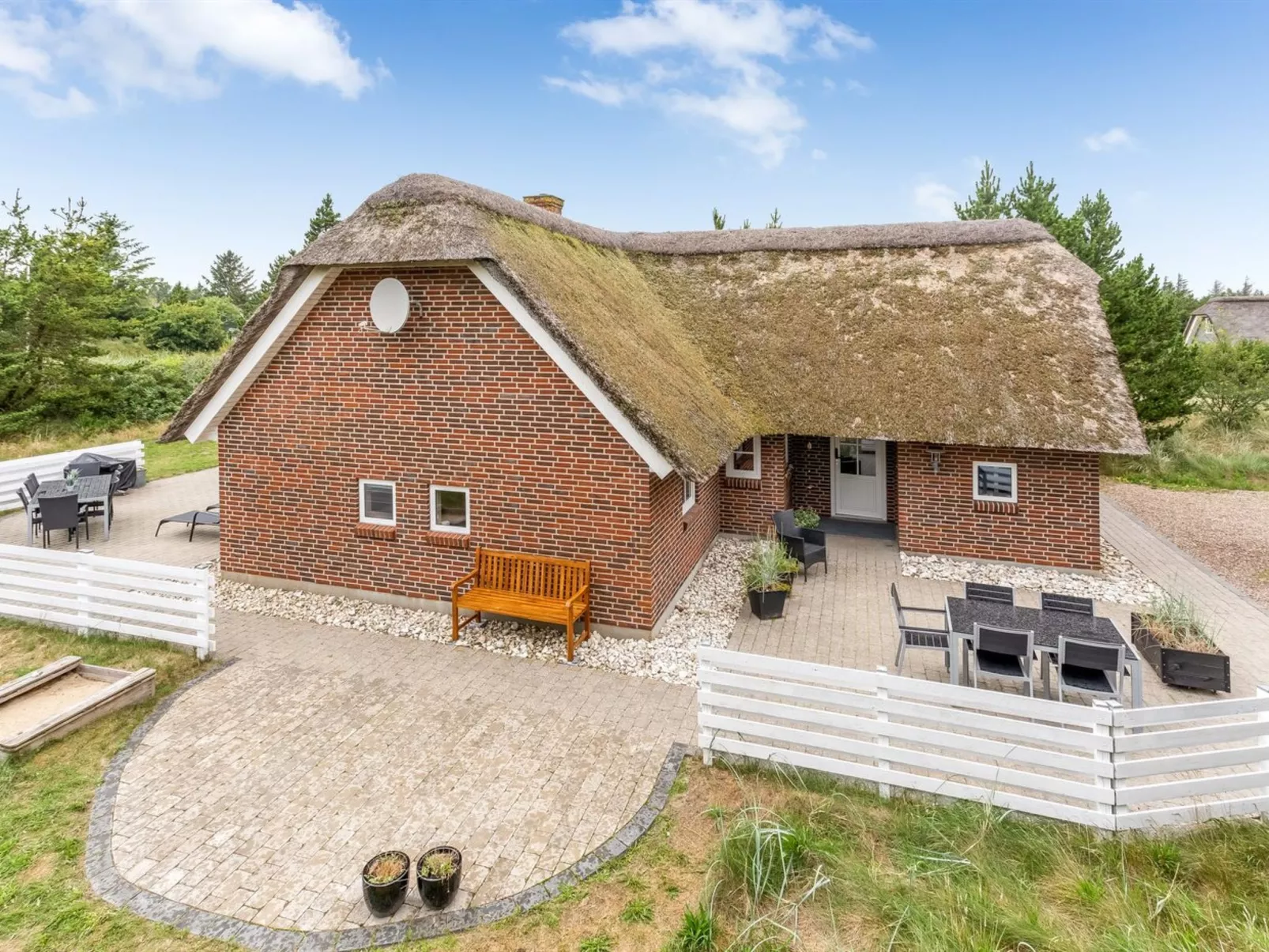 "Ronna" - 2.2km from the sea-Outside