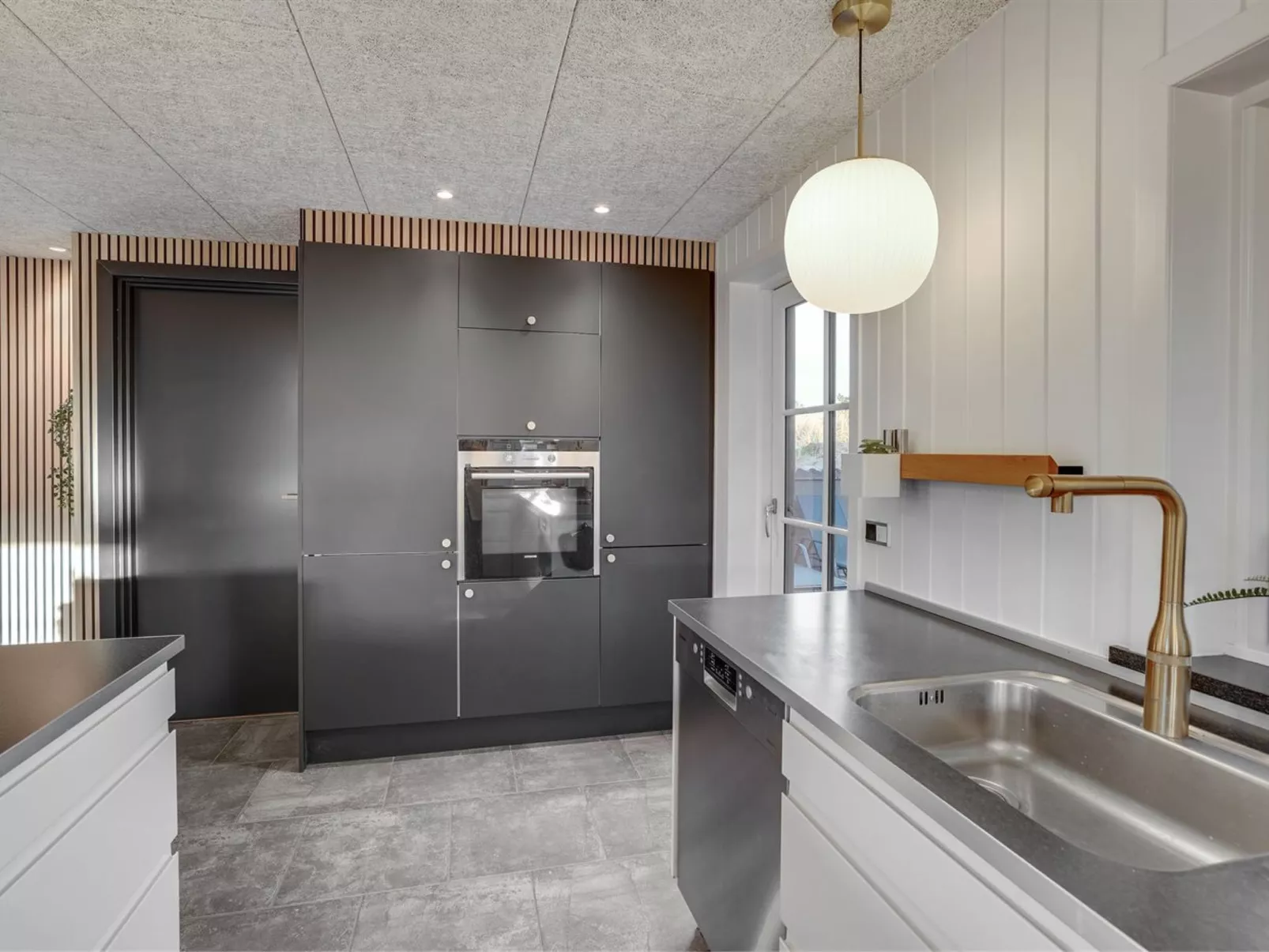 "Oskari" - 1.3km from the sea-Inside