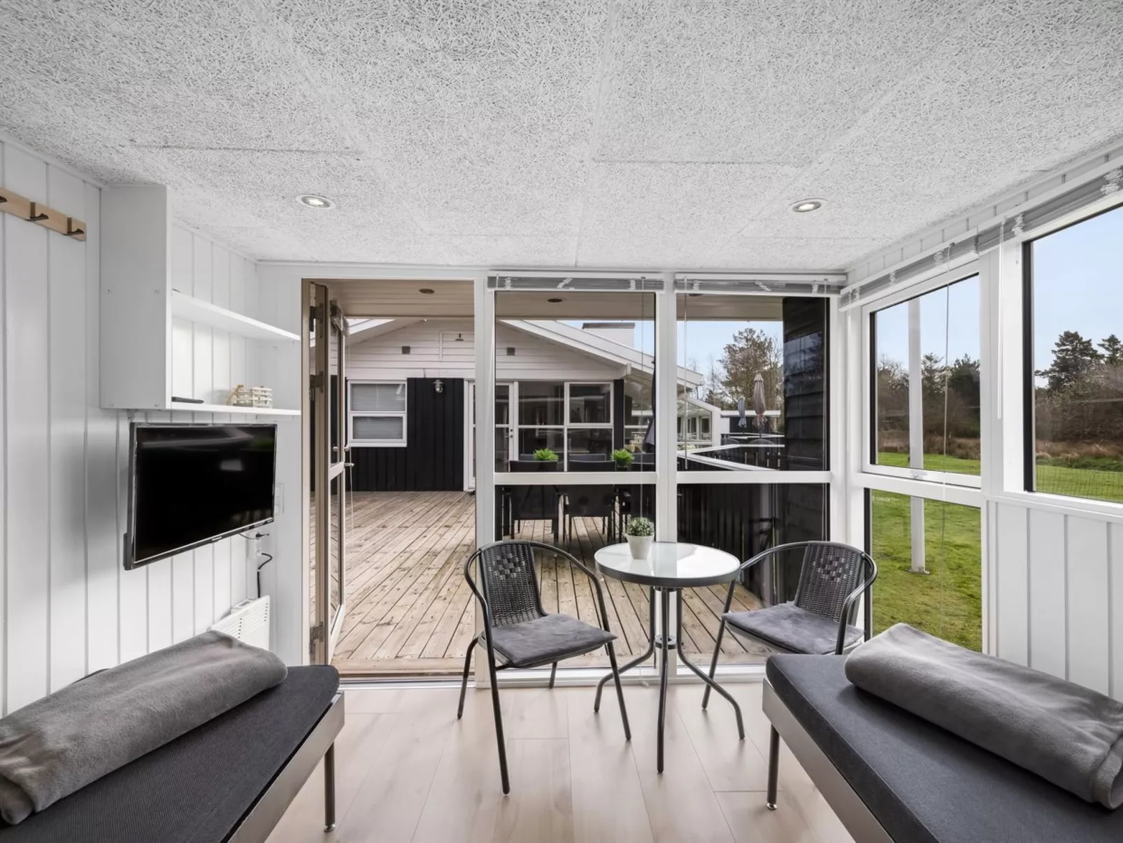 "Emilia" - 1.8km from the sea-Inside