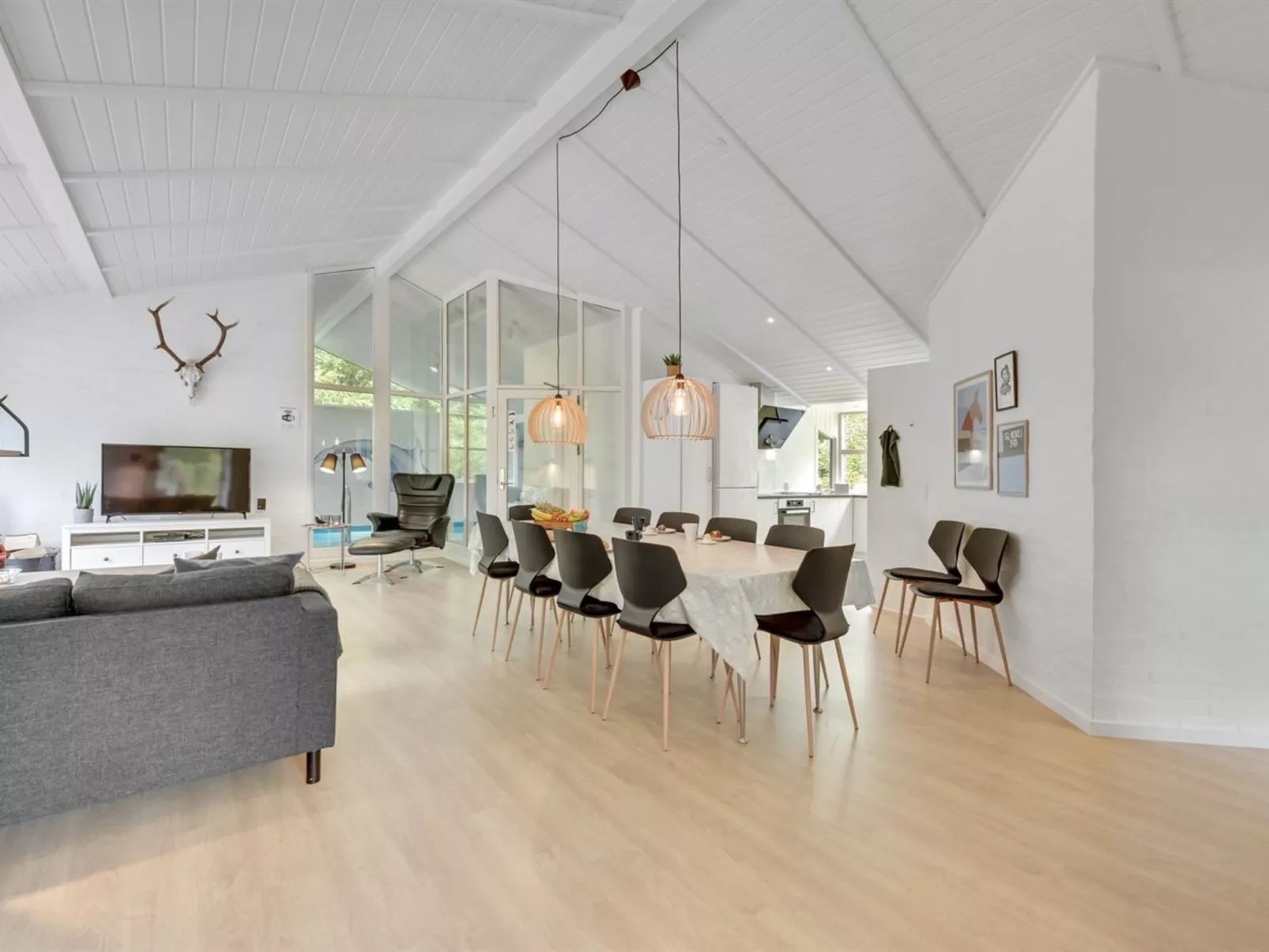 "Liviana" -  from the sea-Drinnen