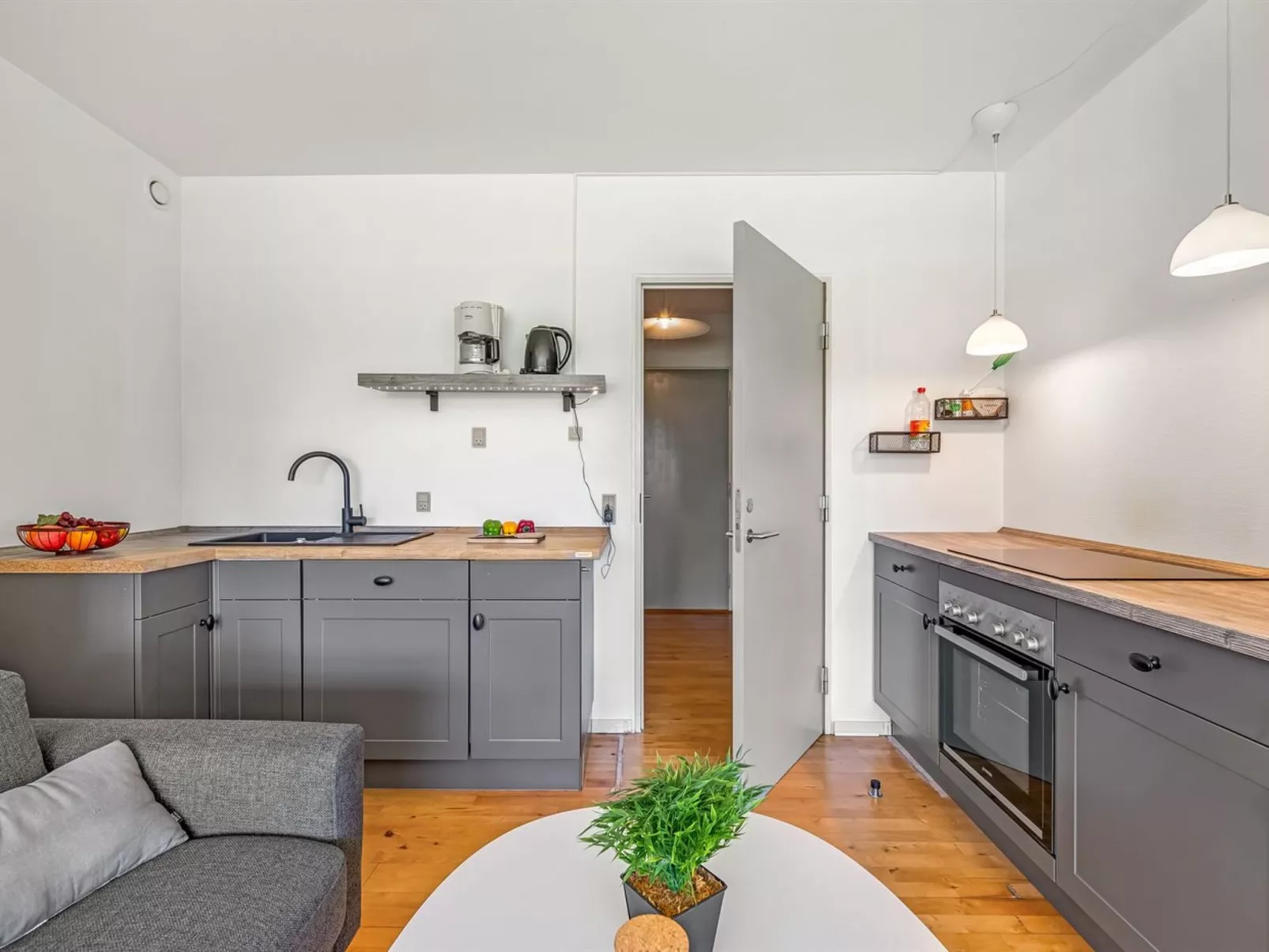 "Akai" - 100m from the sea-Dedans