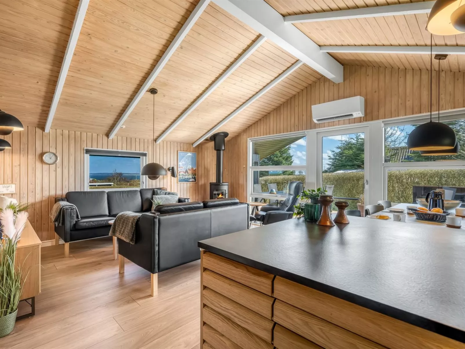 "Ofrath" - 350m to the fjord-Drinnen