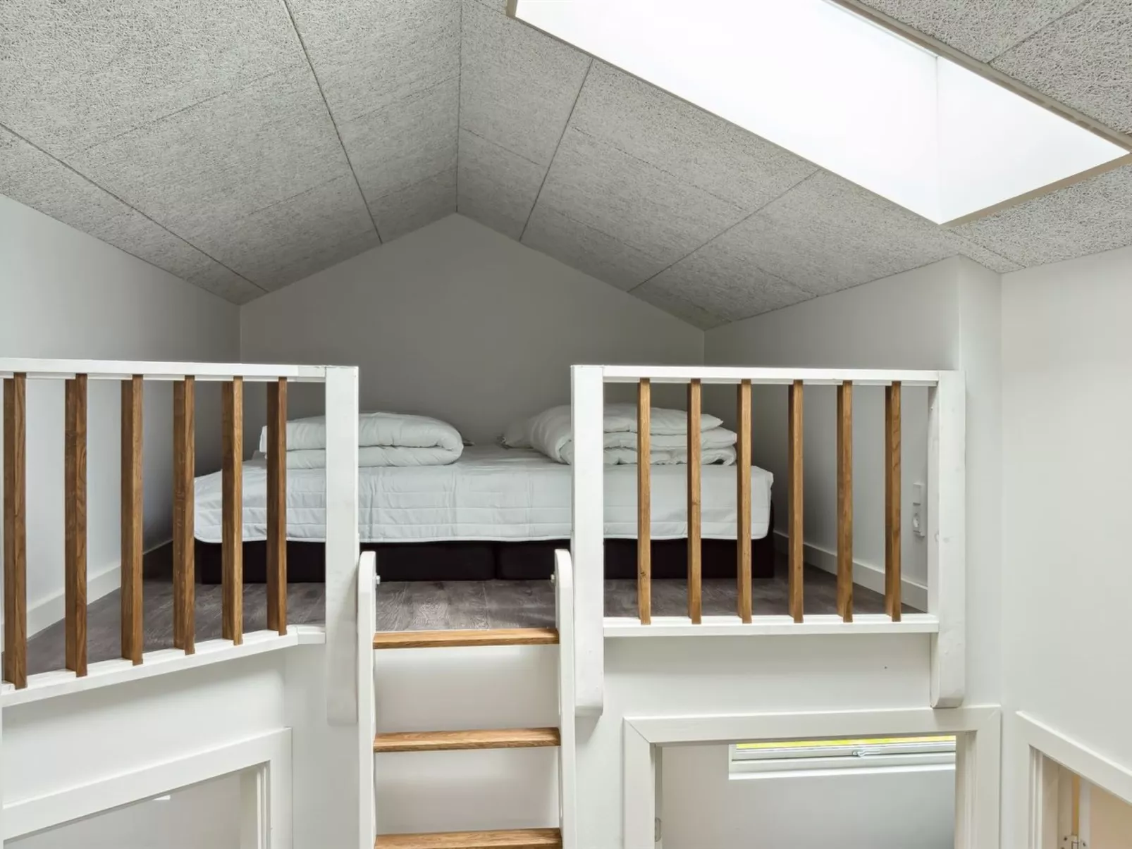 "Stygg" - 75m from the sea-Inside