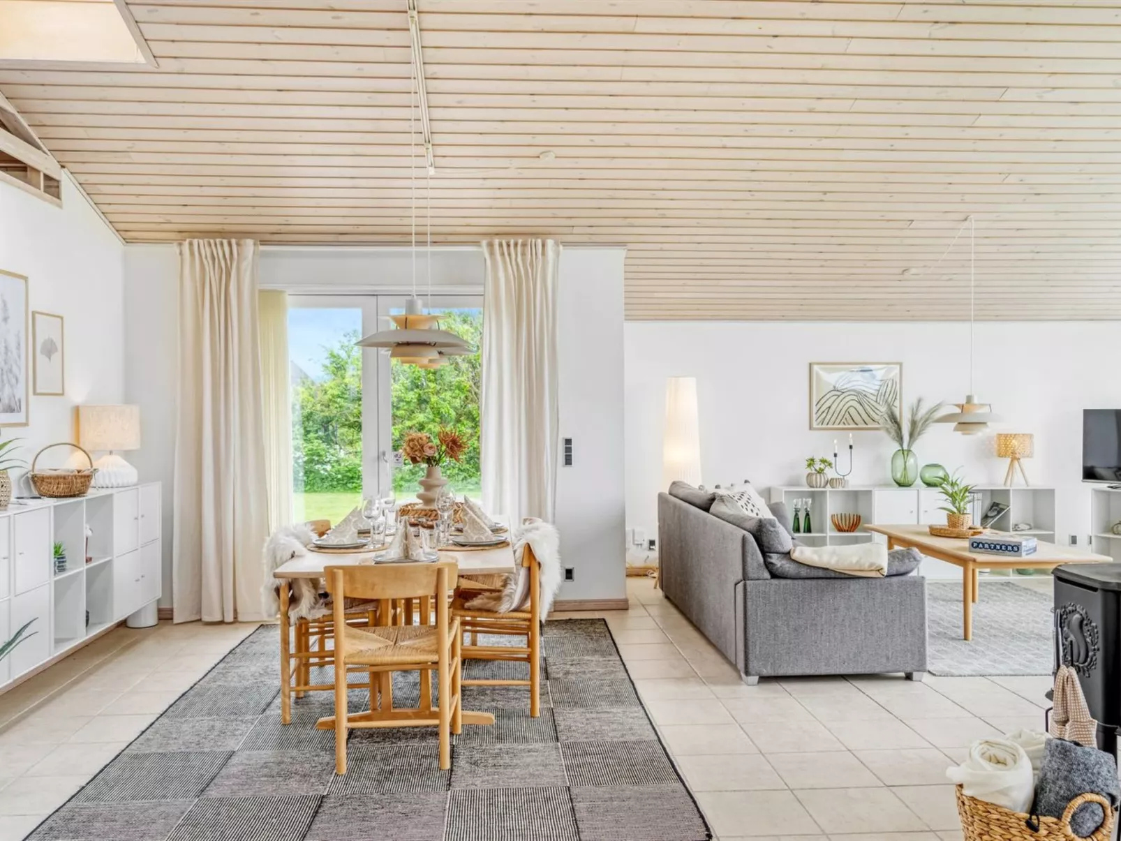 "Gedda" -  from the sea-Inside