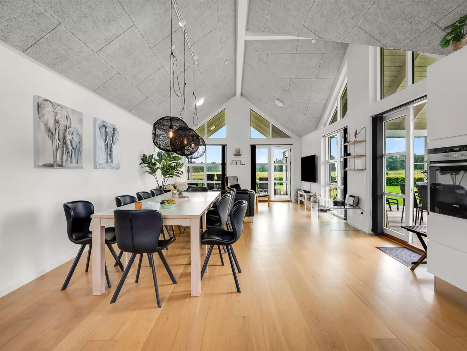 "Bernice" - 900m from the sea-Inside