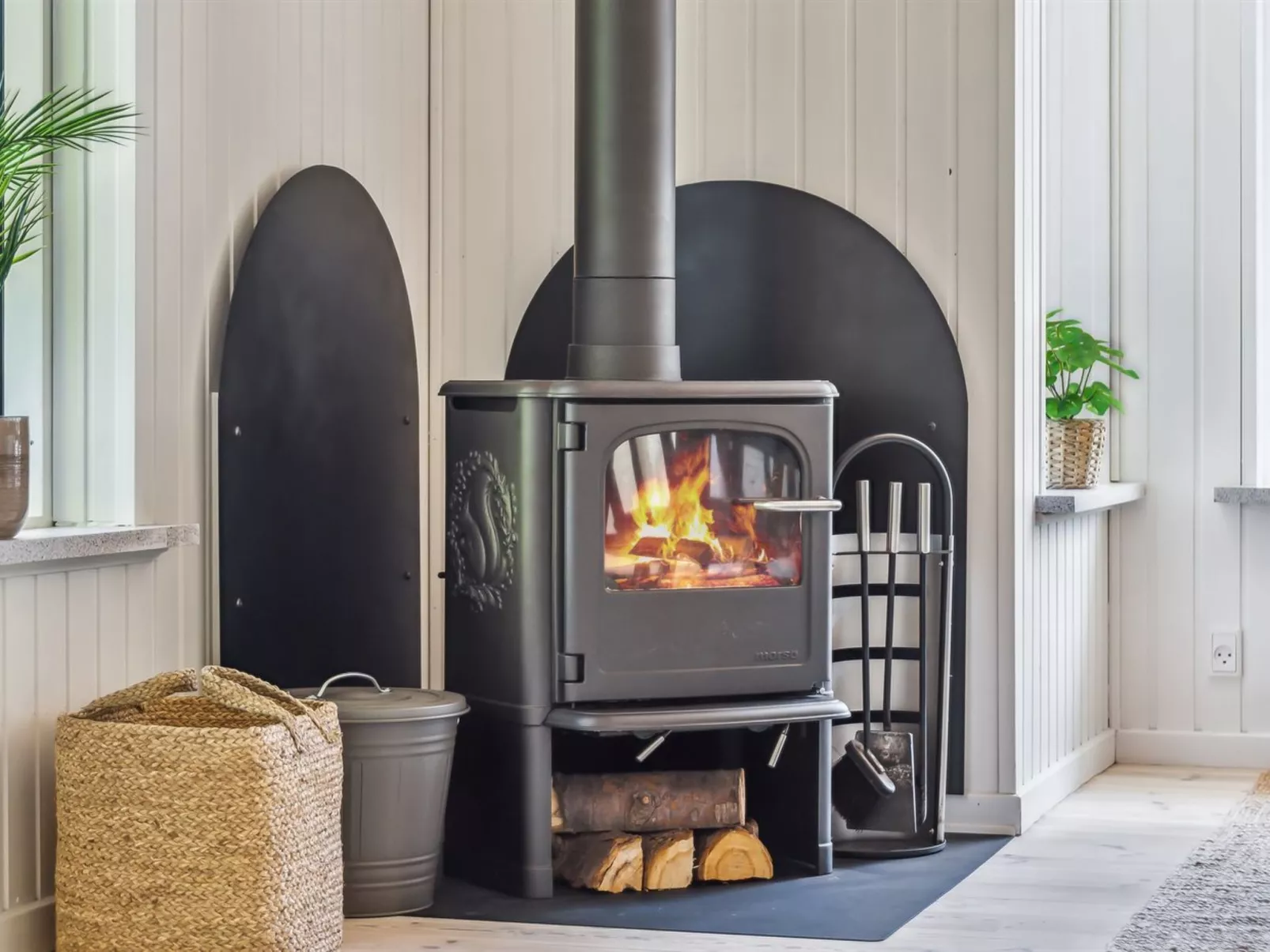 "Sheemen" - 900m from the sea-Inside