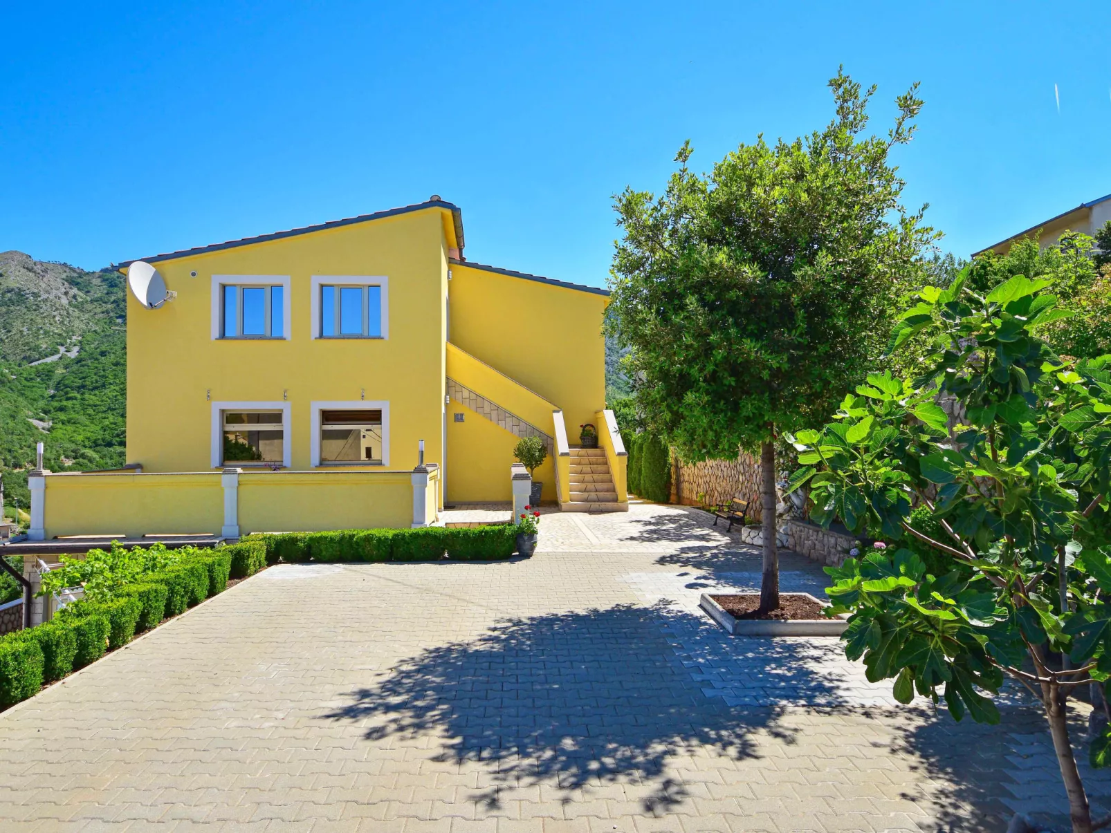 Miškulin-Outside