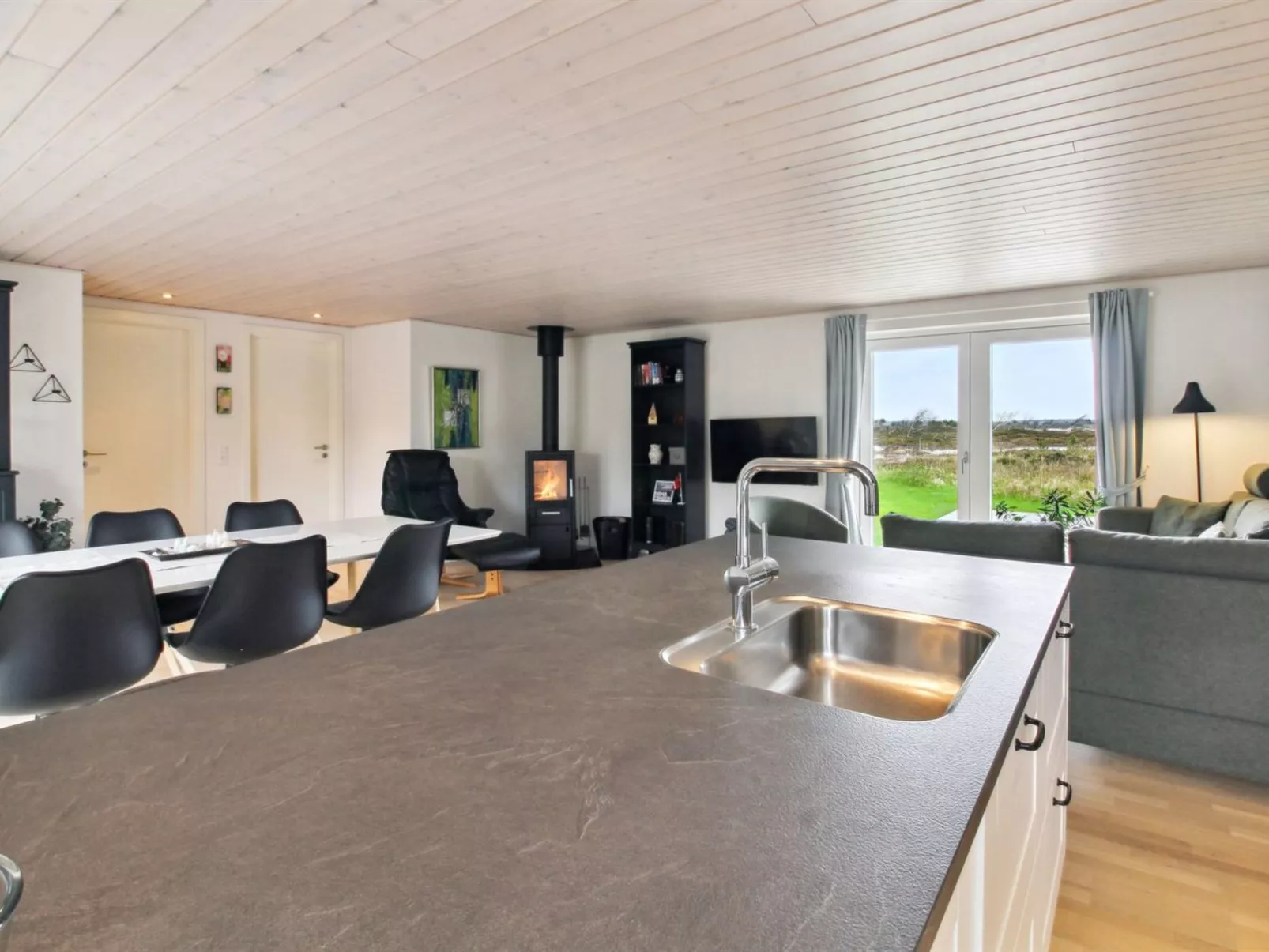 "Golubinka" - 2.5km from the sea-Inside