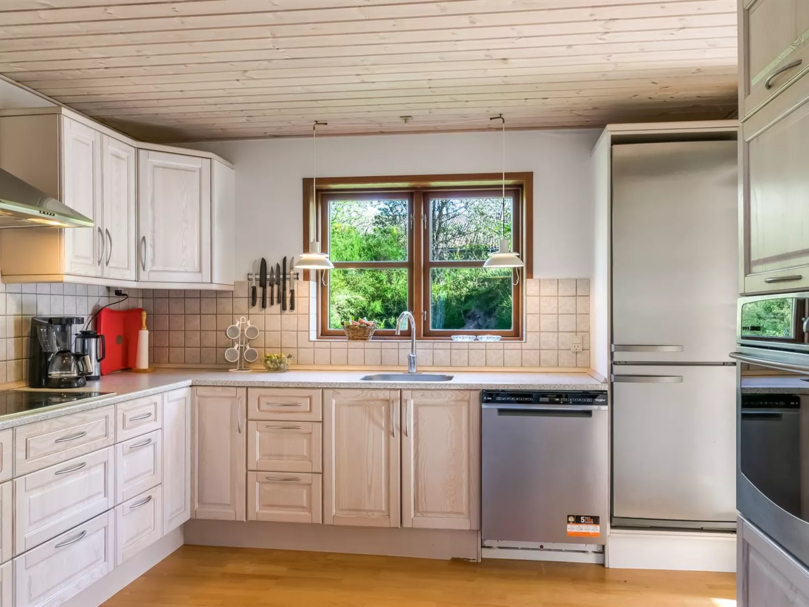 "Satu" - 2km from the sea-Inside