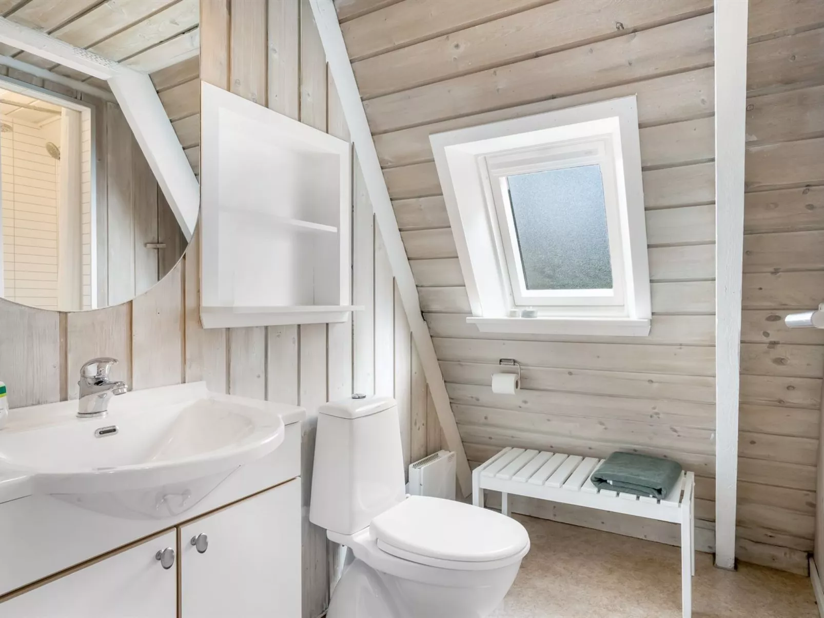 "Erly" - 18km to the fjord-Inside