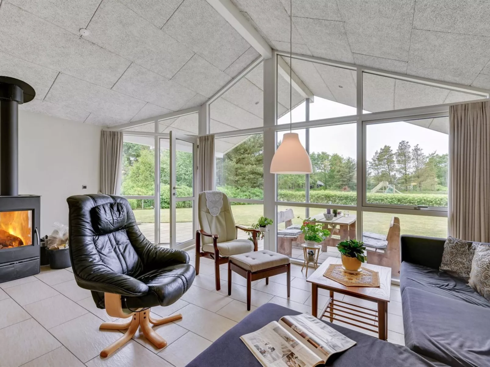 "Tjorven" - 250m to the fjord-Drinnen