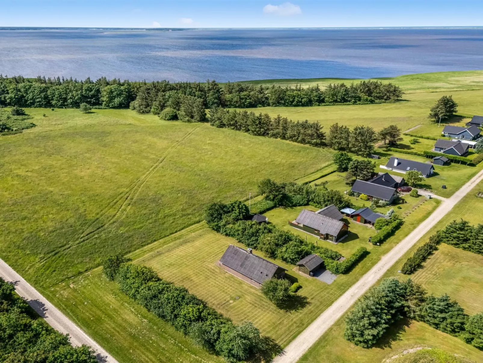 "Arlin" - 380m to the fjord-Outside