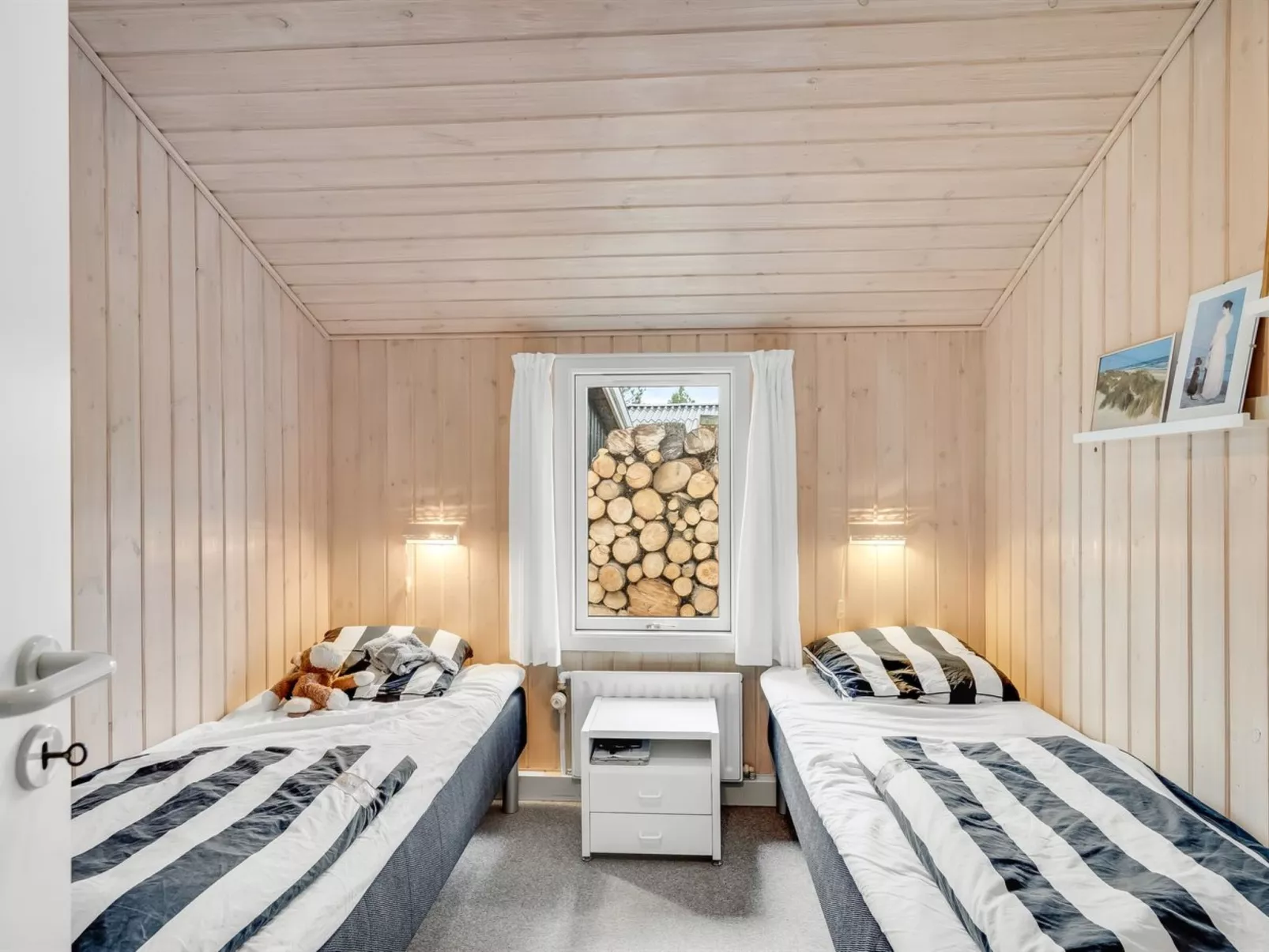 "Adrienne" - 240m from the sea-Dedans