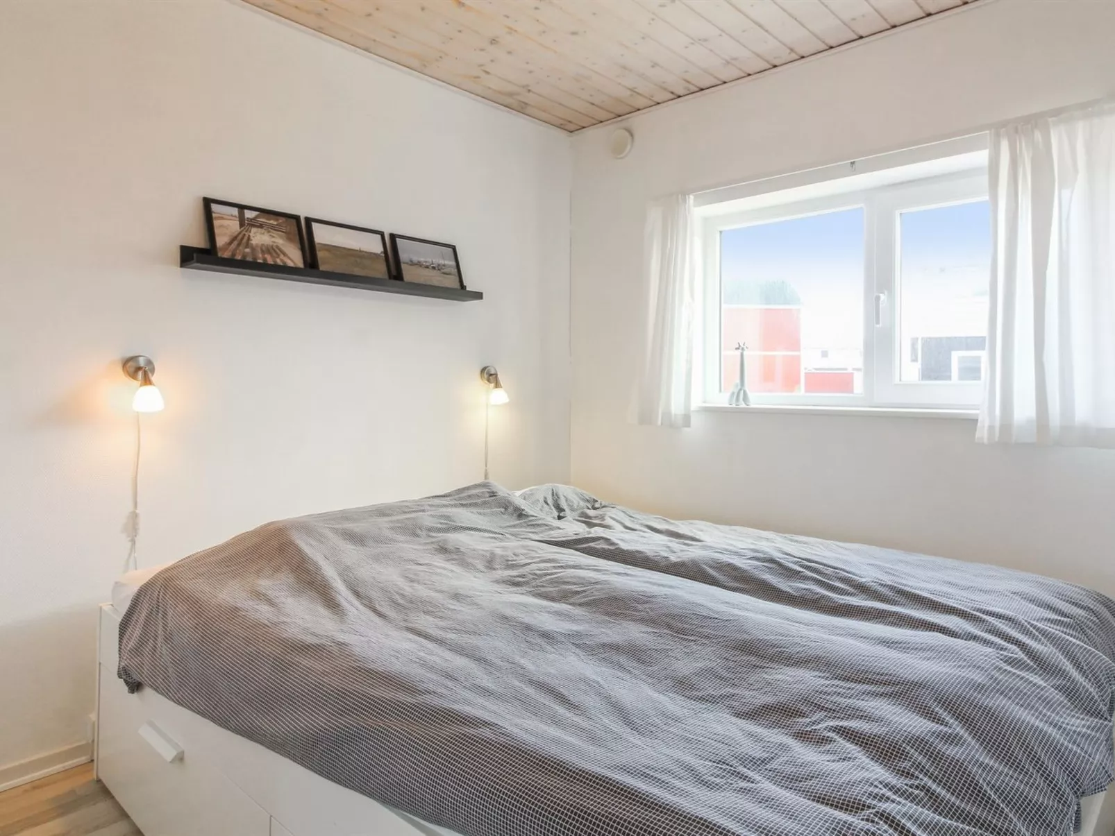 "Truls" - 700m from the sea-Dedans