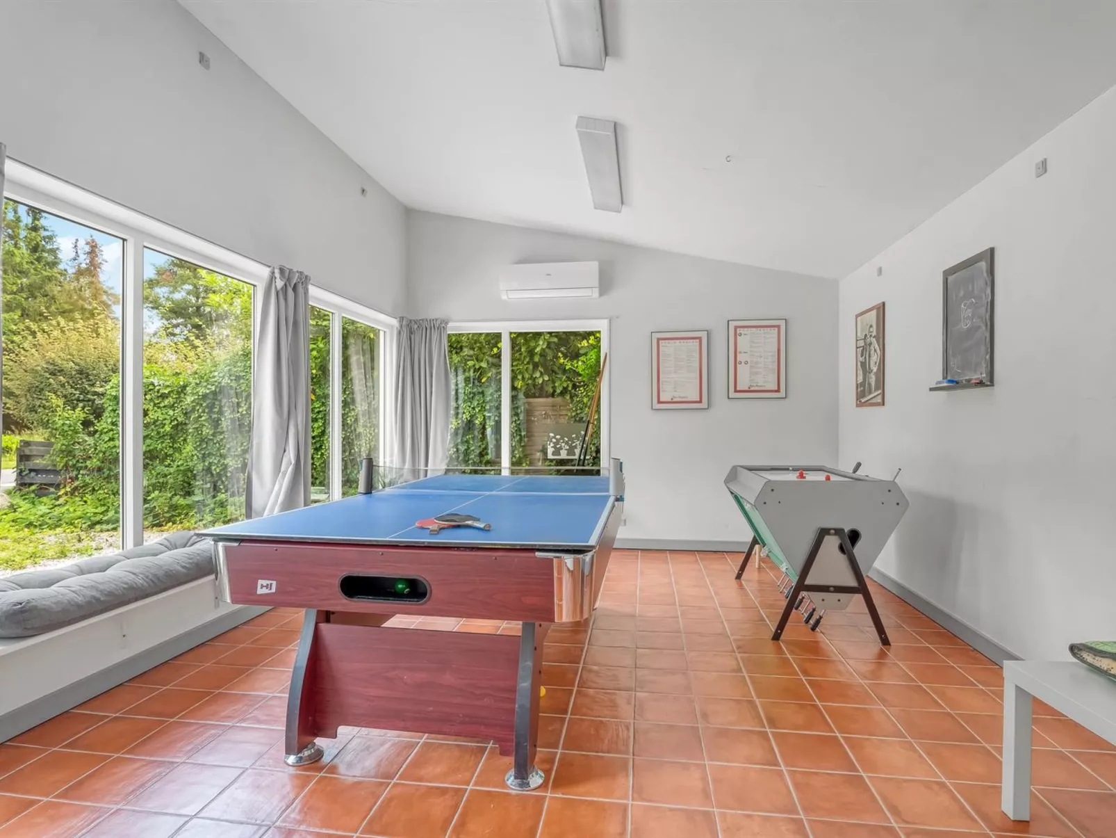 "Henkil" - 175m from the sea-Dedans