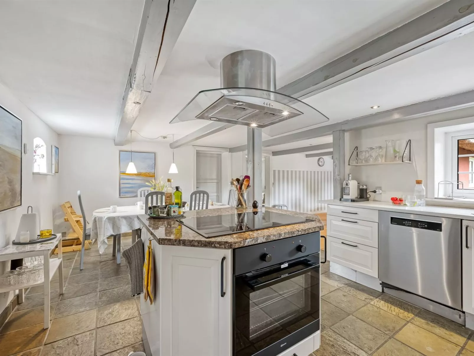 "Wiss" - 4.1km from the sea-Inside