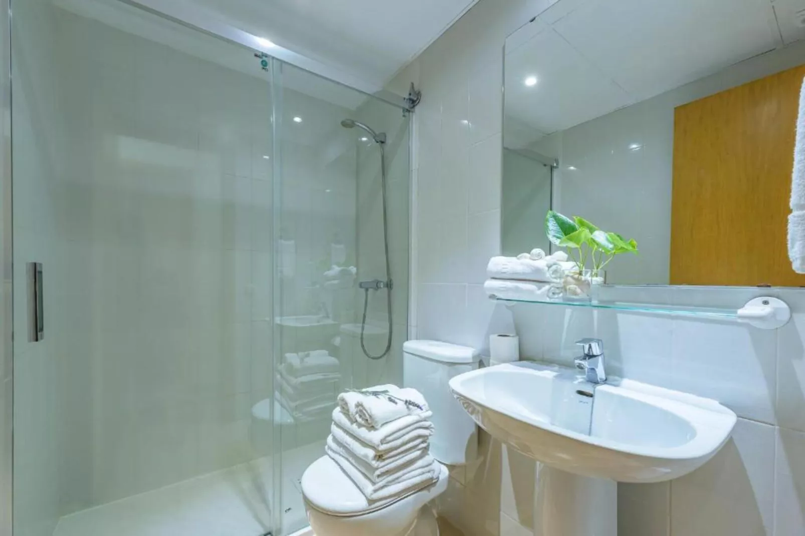 APARTAMENTOS COMTE D'EMPURIES C46-Bathroom