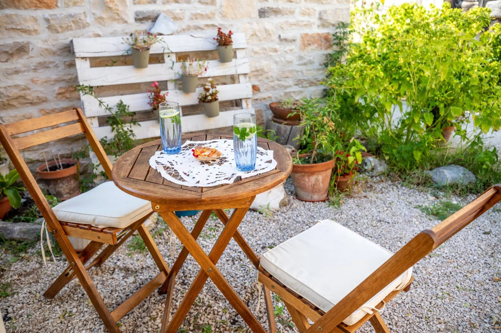 Stone House Harmony -Studio Apartment with Patio and Garden View ( 2 )-Im Freien