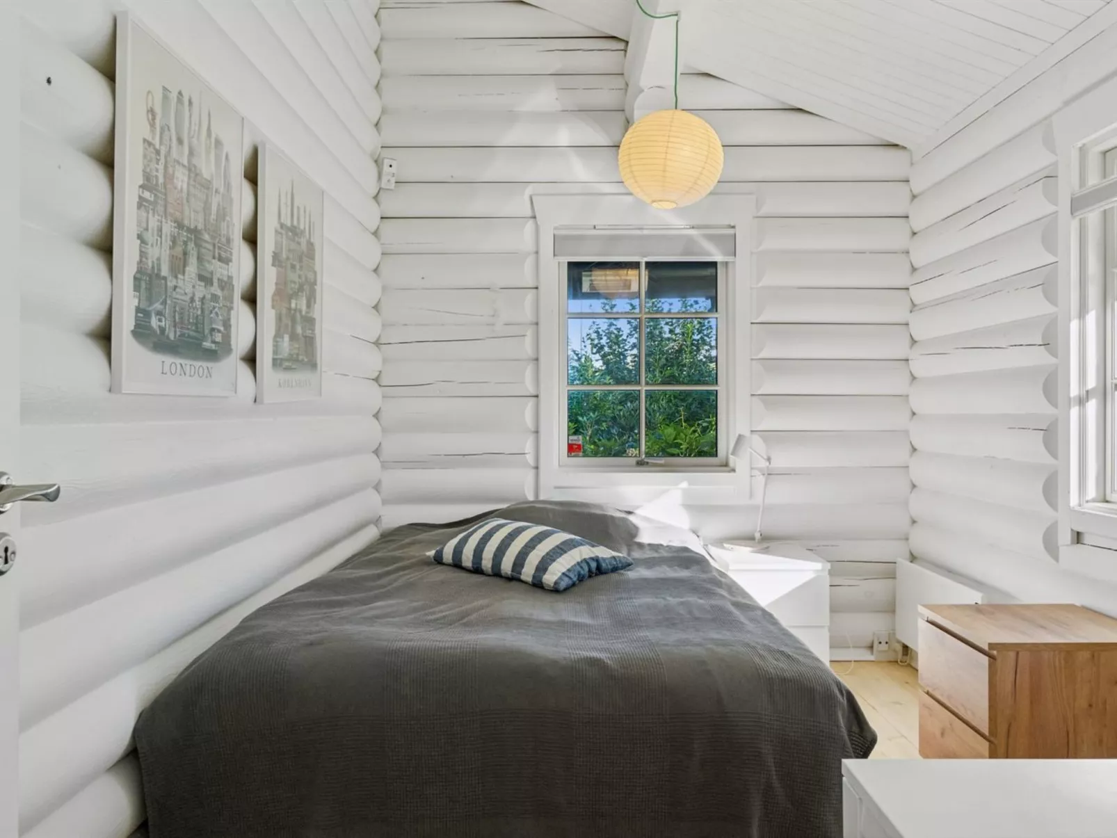 "Sighfrith" - 1.4km from the sea-Inside