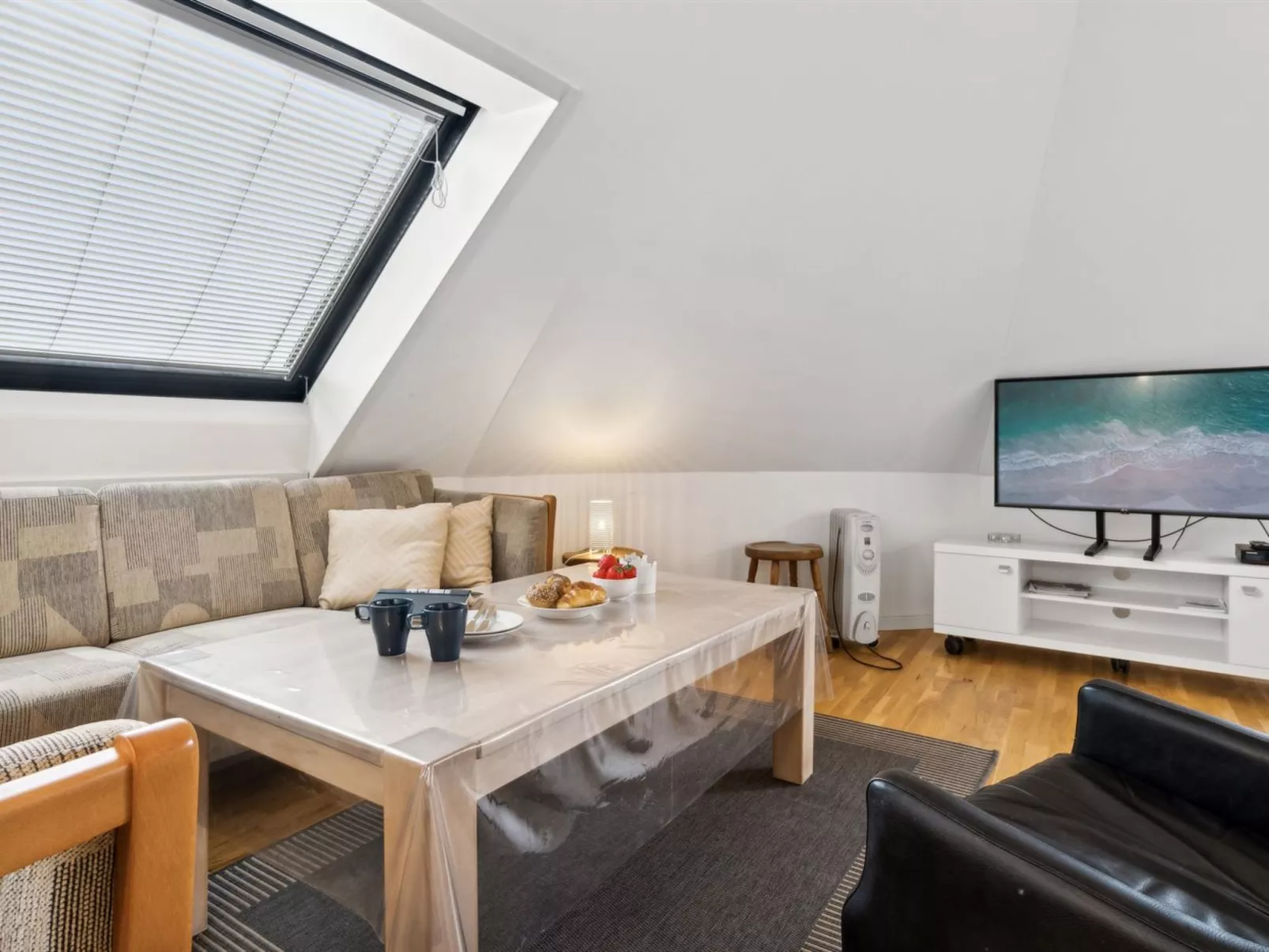 "Sverkel" - 100m from the sea-Inside