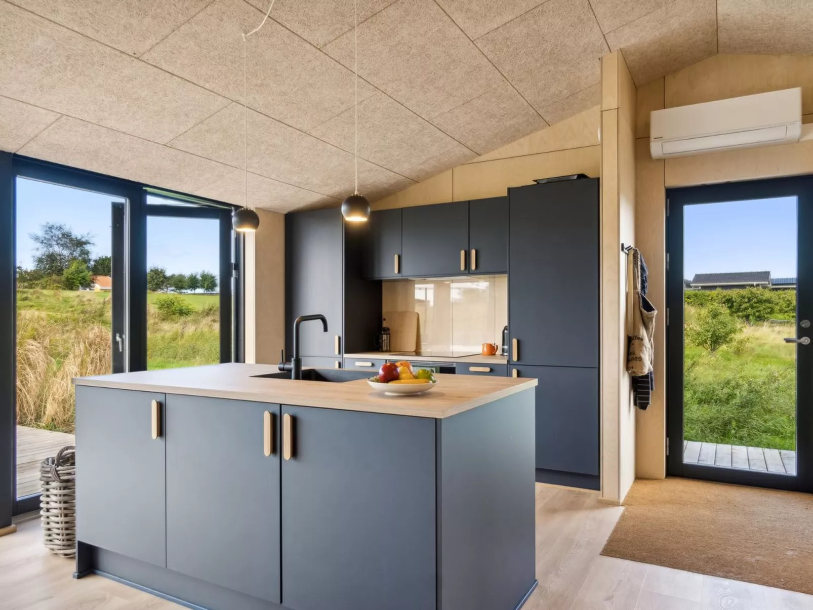 "Aatos" - 250m from the sea-Inside