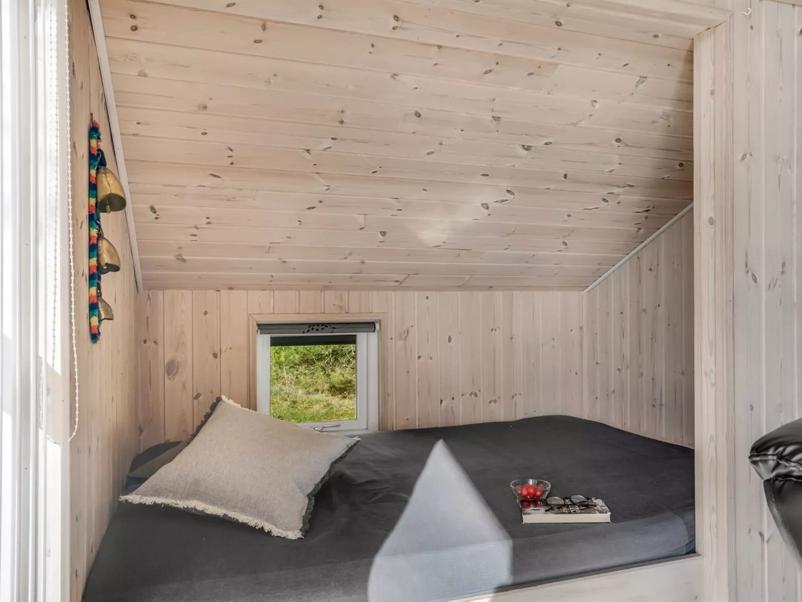 "Skrollan" - 200m to the fjord-Inside