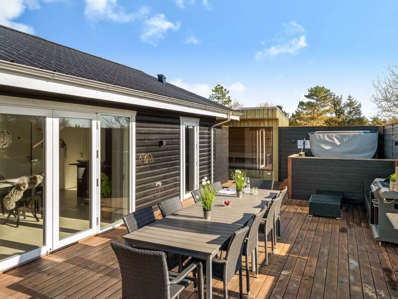 "Elisaveta" - 400m to the fjord-Draußen