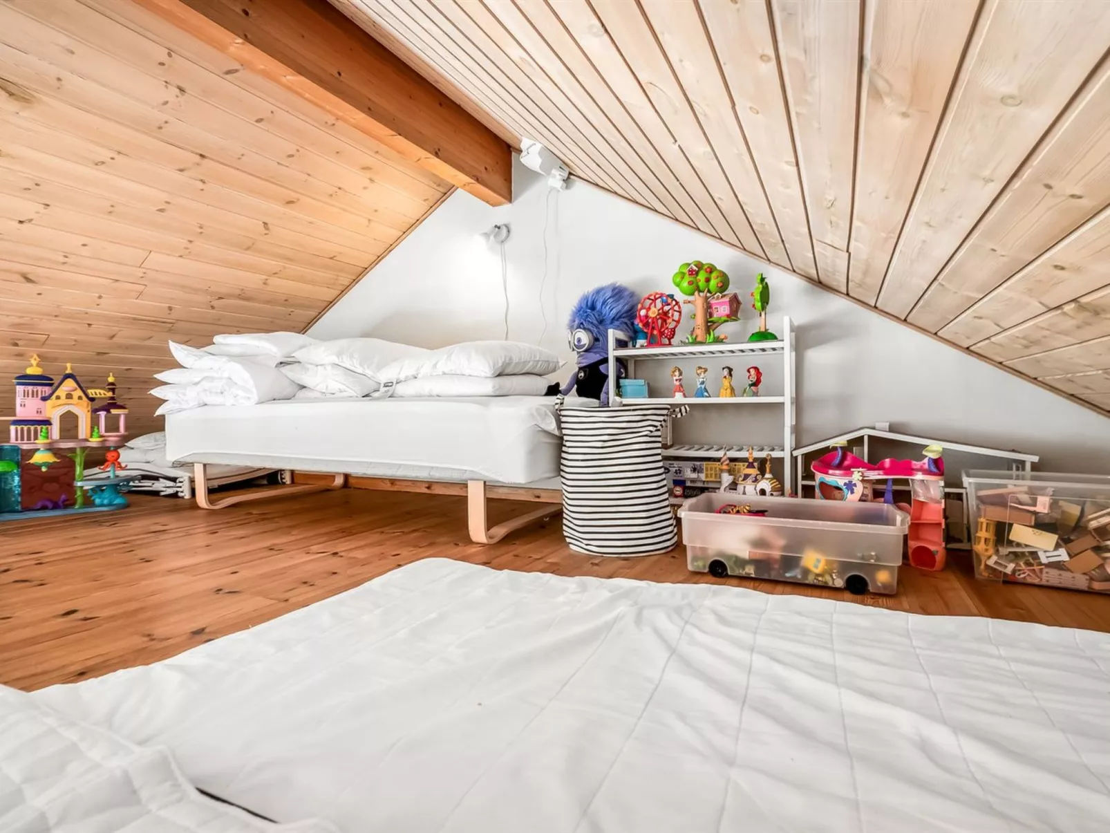 "Hellin" - 175m from the sea-Inside