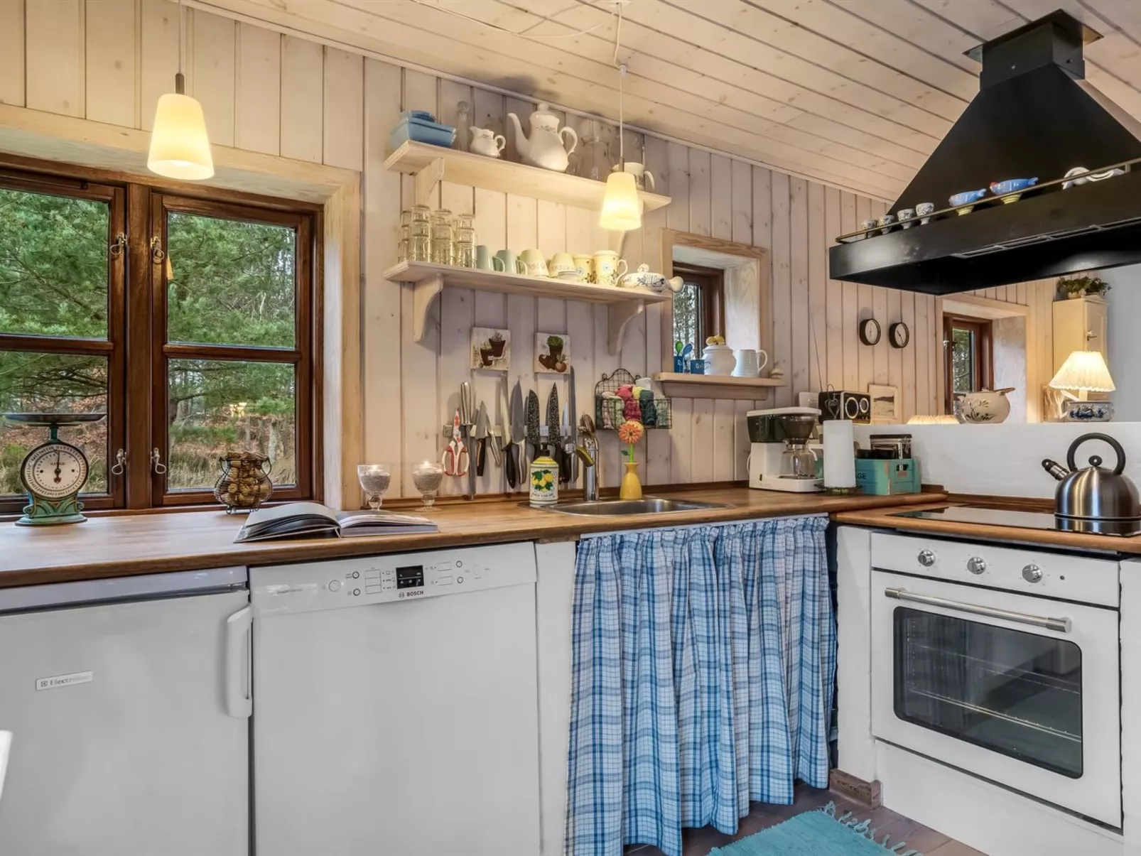 "Gunnild" -  from the sea-Drinnen